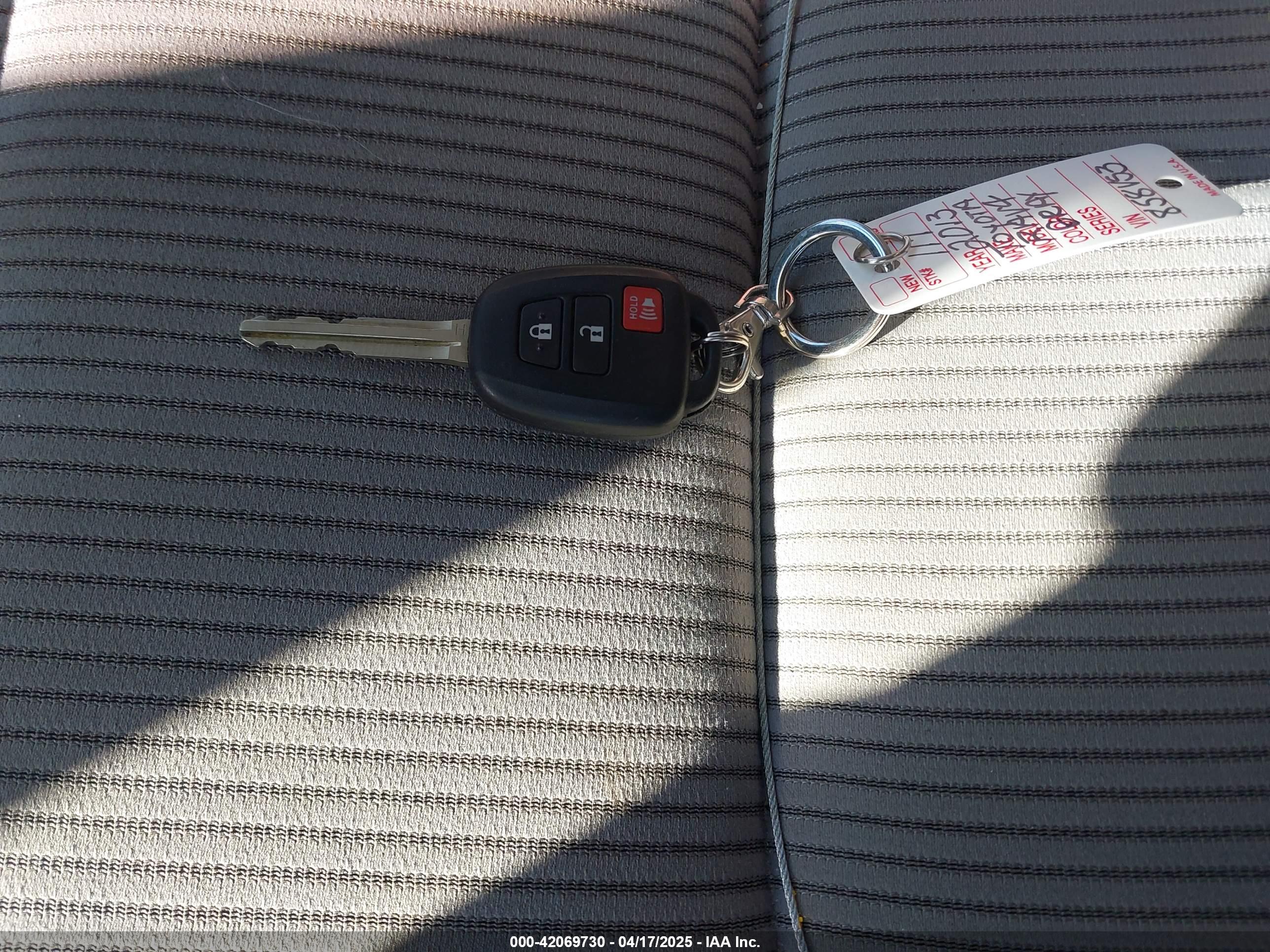 TOYOTA RAV4 image 11