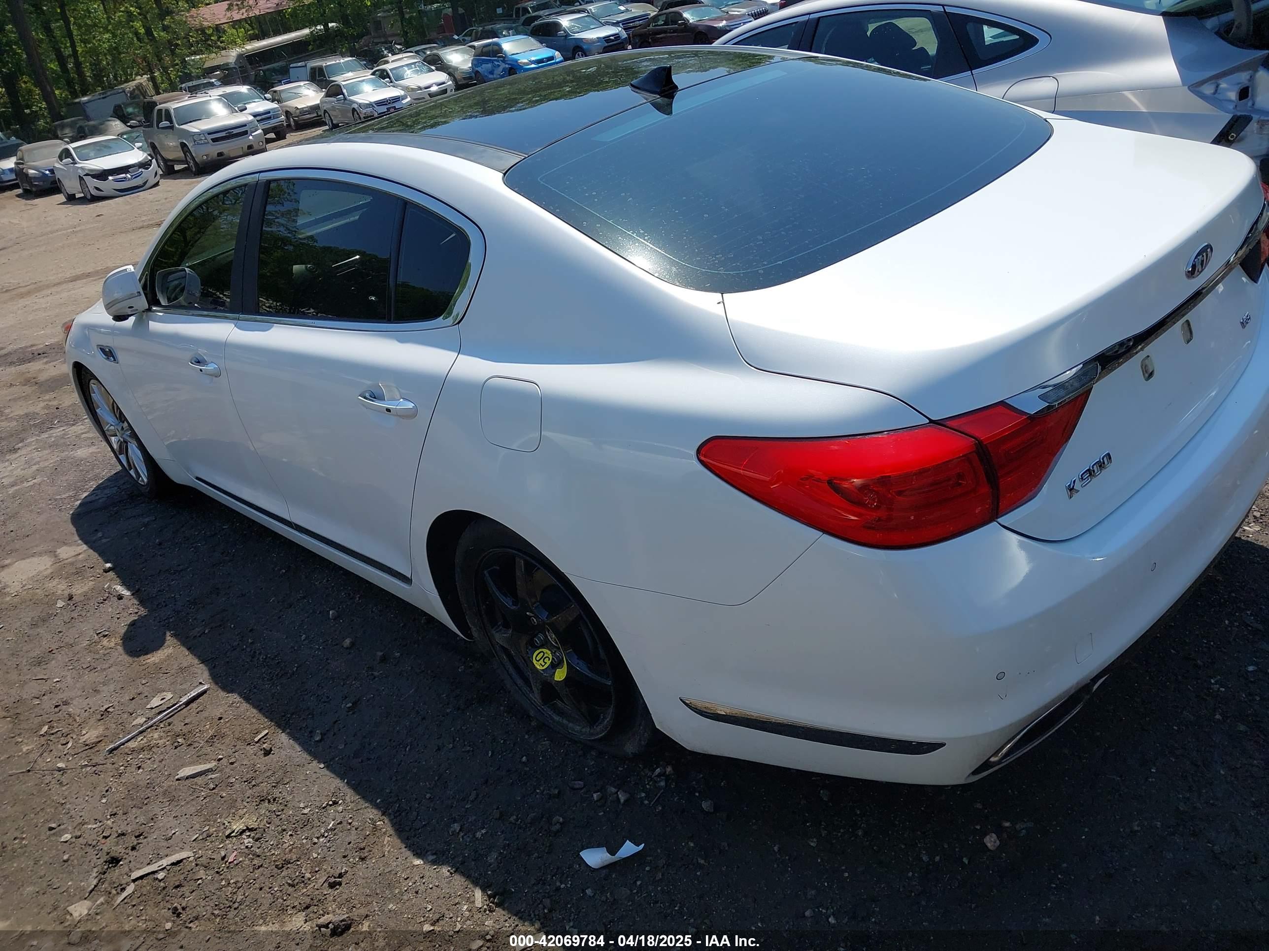 KIA K900 image 3