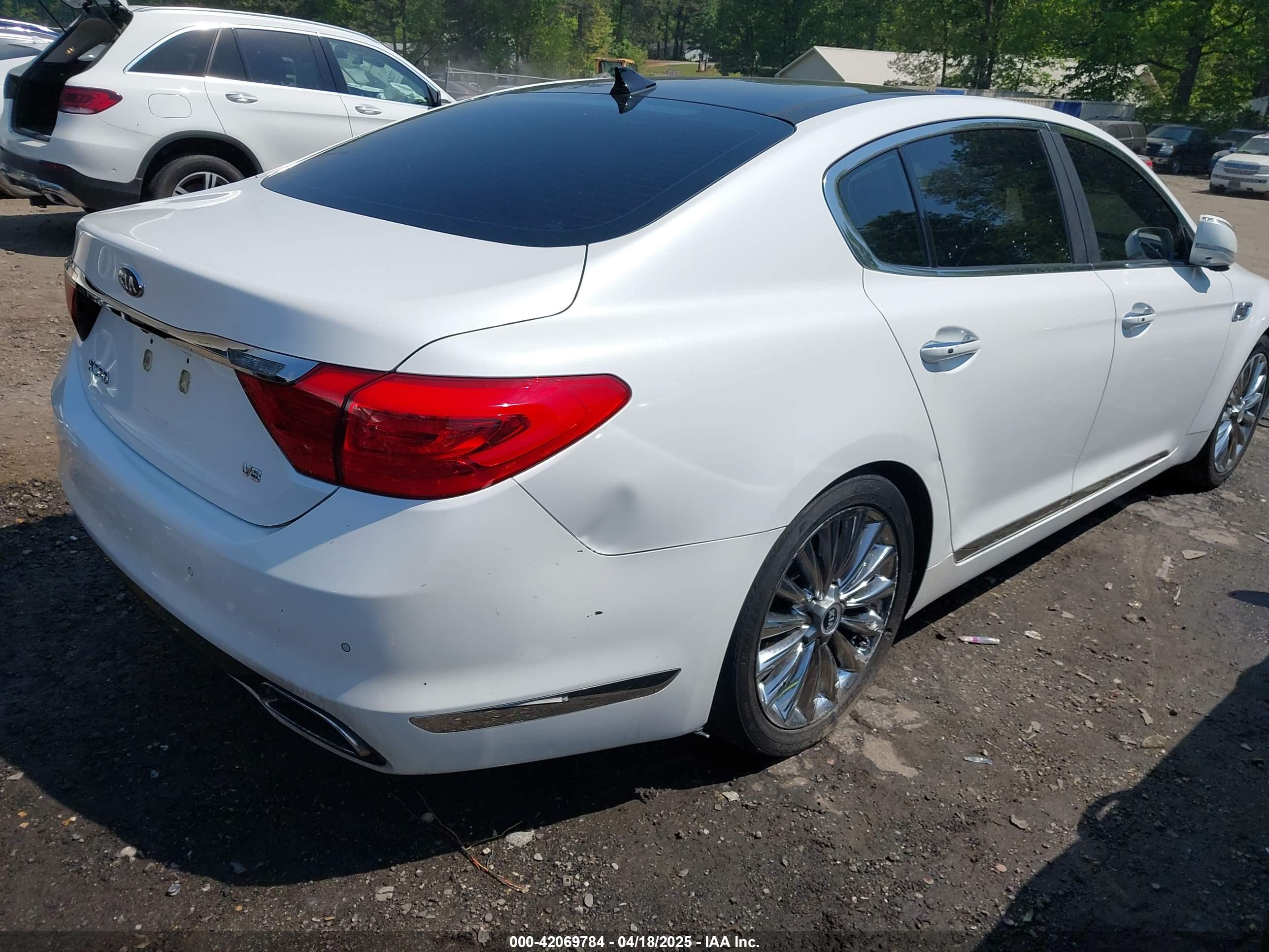 KIA K900 image 4