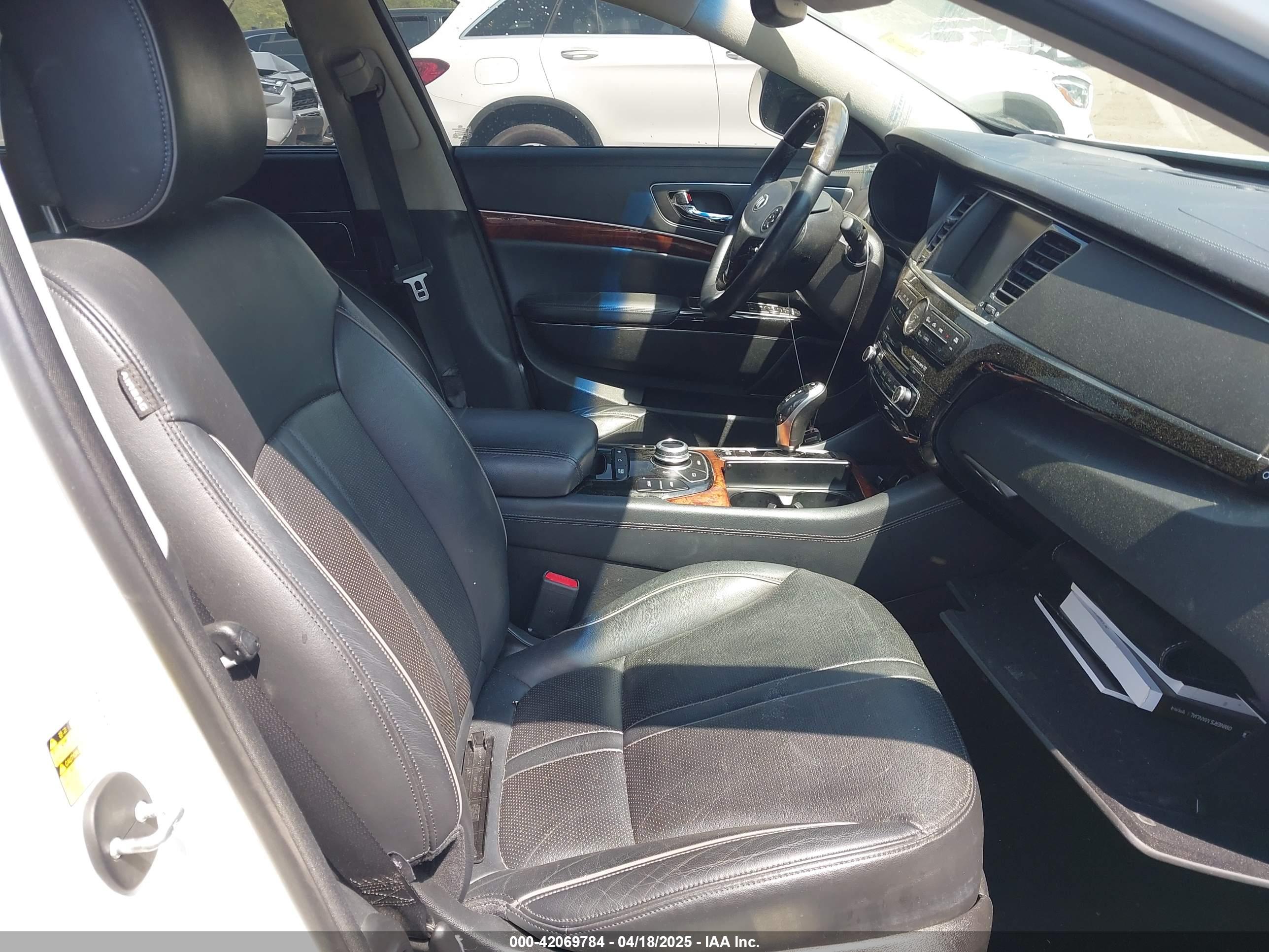 KIA K900 image 5