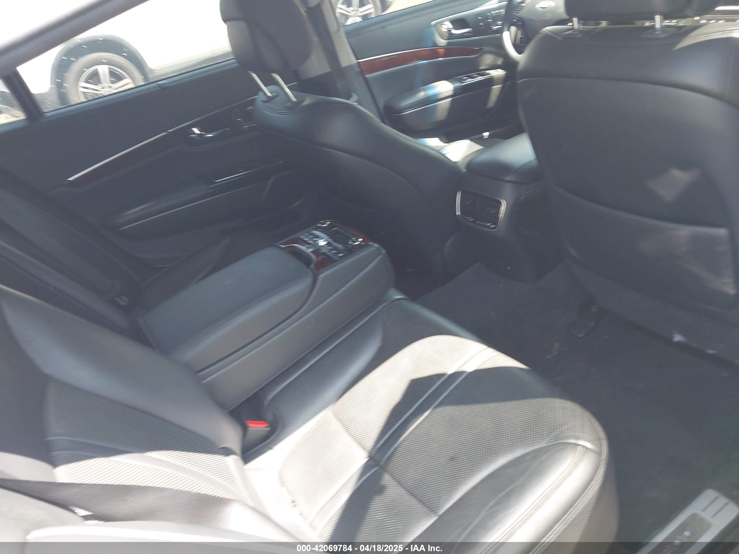 KIA K900 image 8