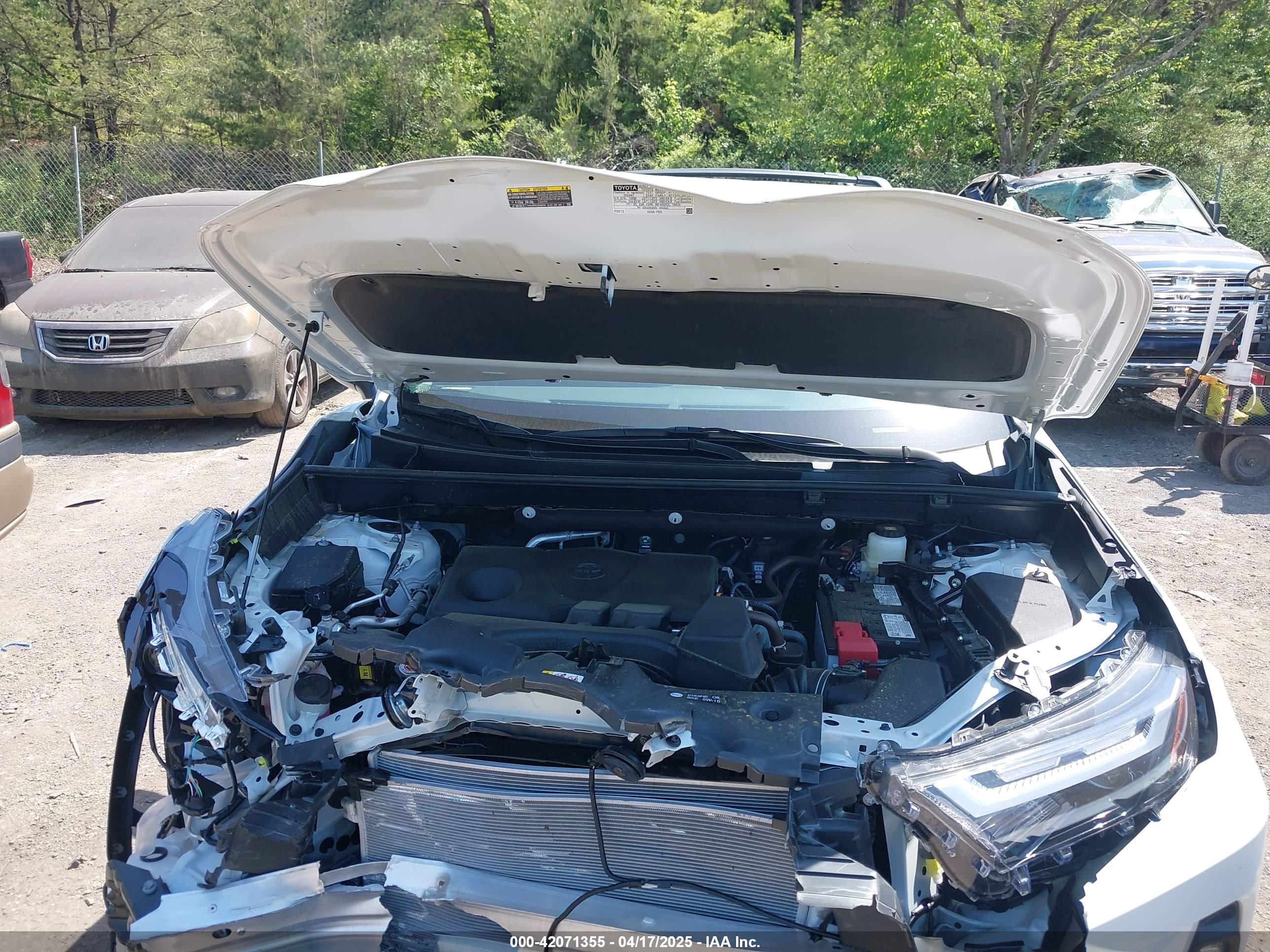 TOYOTA RAV4 image 10