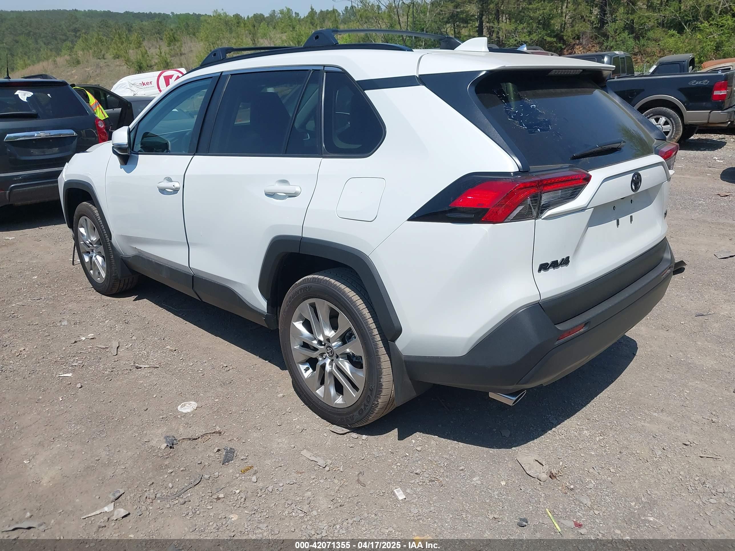 TOYOTA RAV4 image 3
