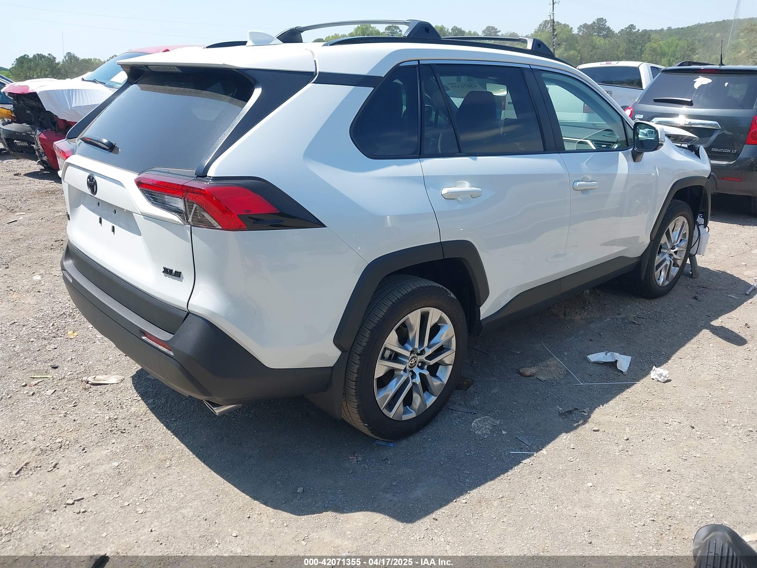 TOYOTA RAV4 image 4