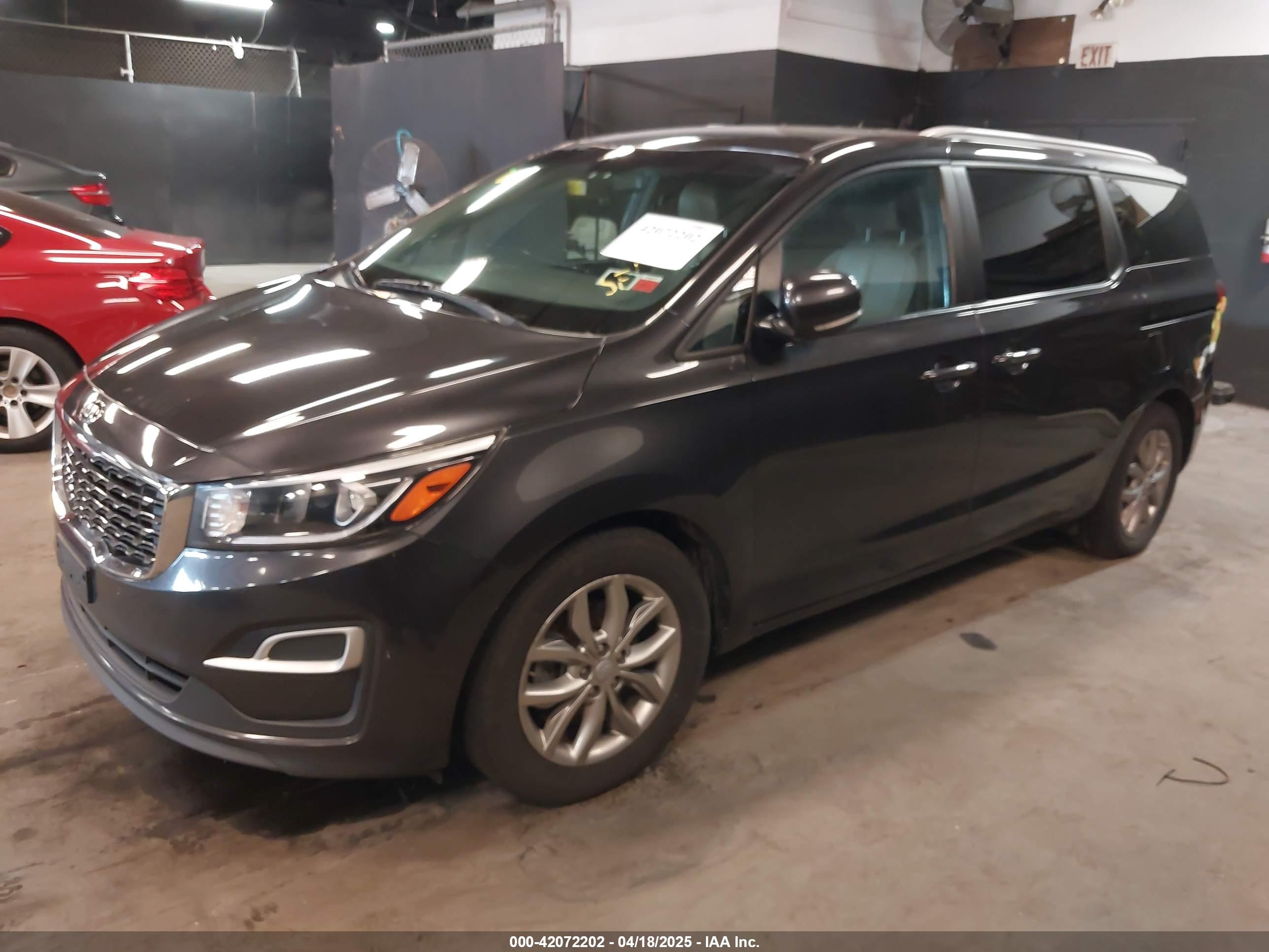 KIA SEDONA image 2