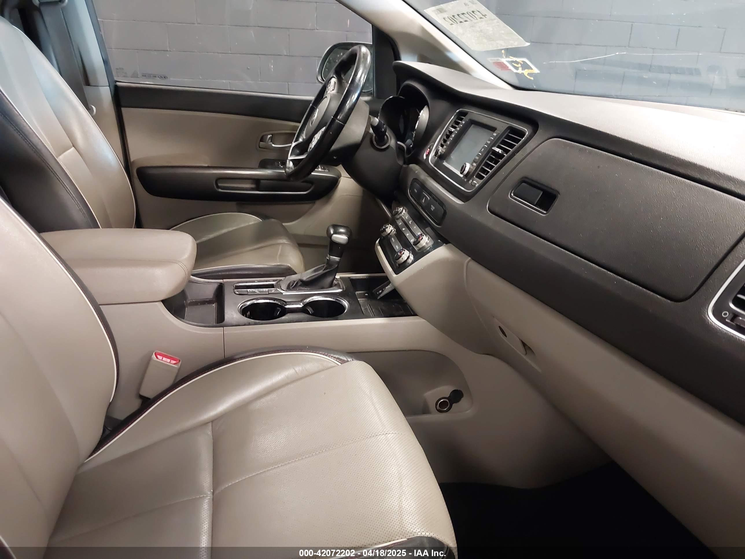 KIA SEDONA image 5
