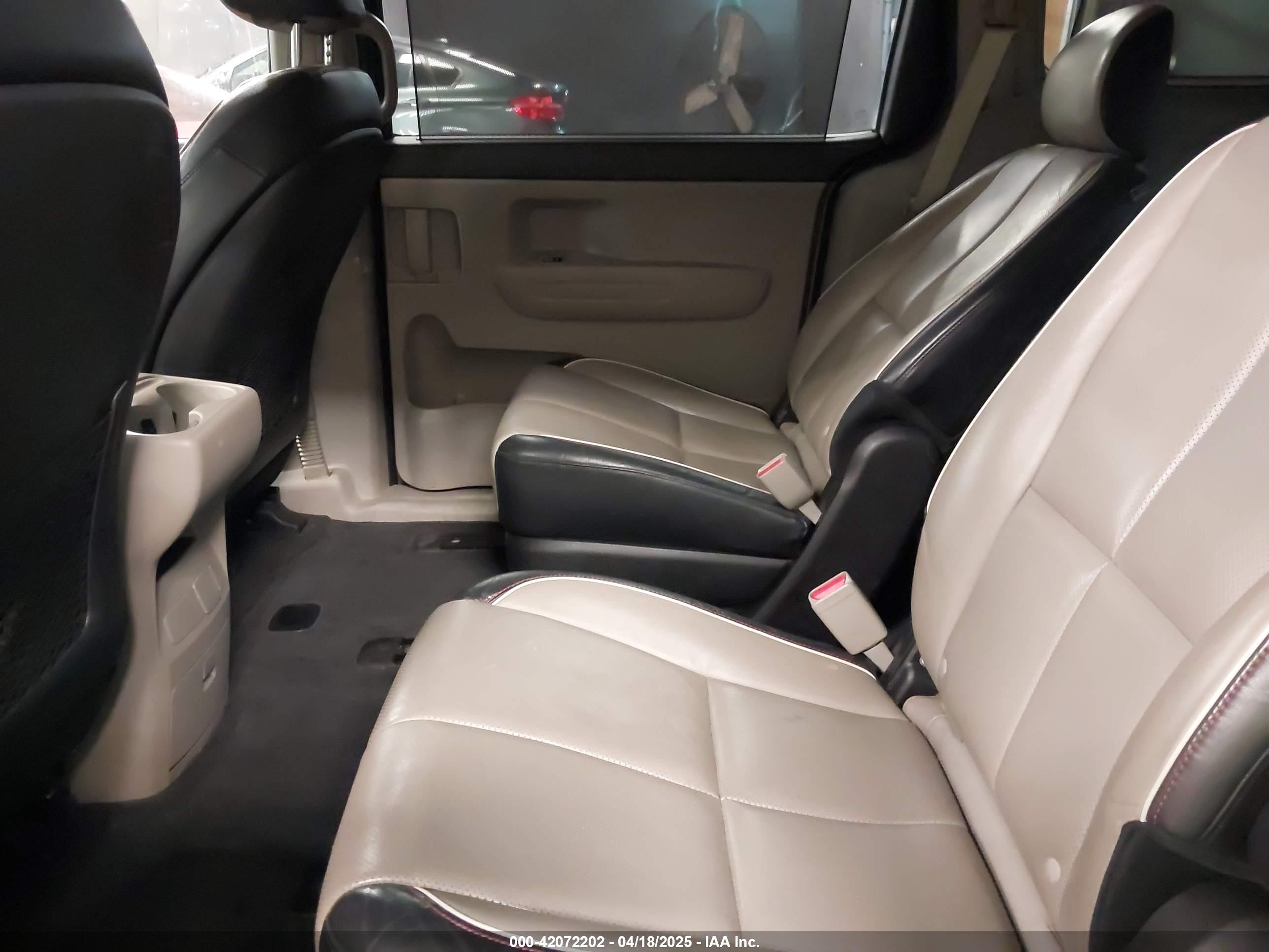 KIA SEDONA image 8