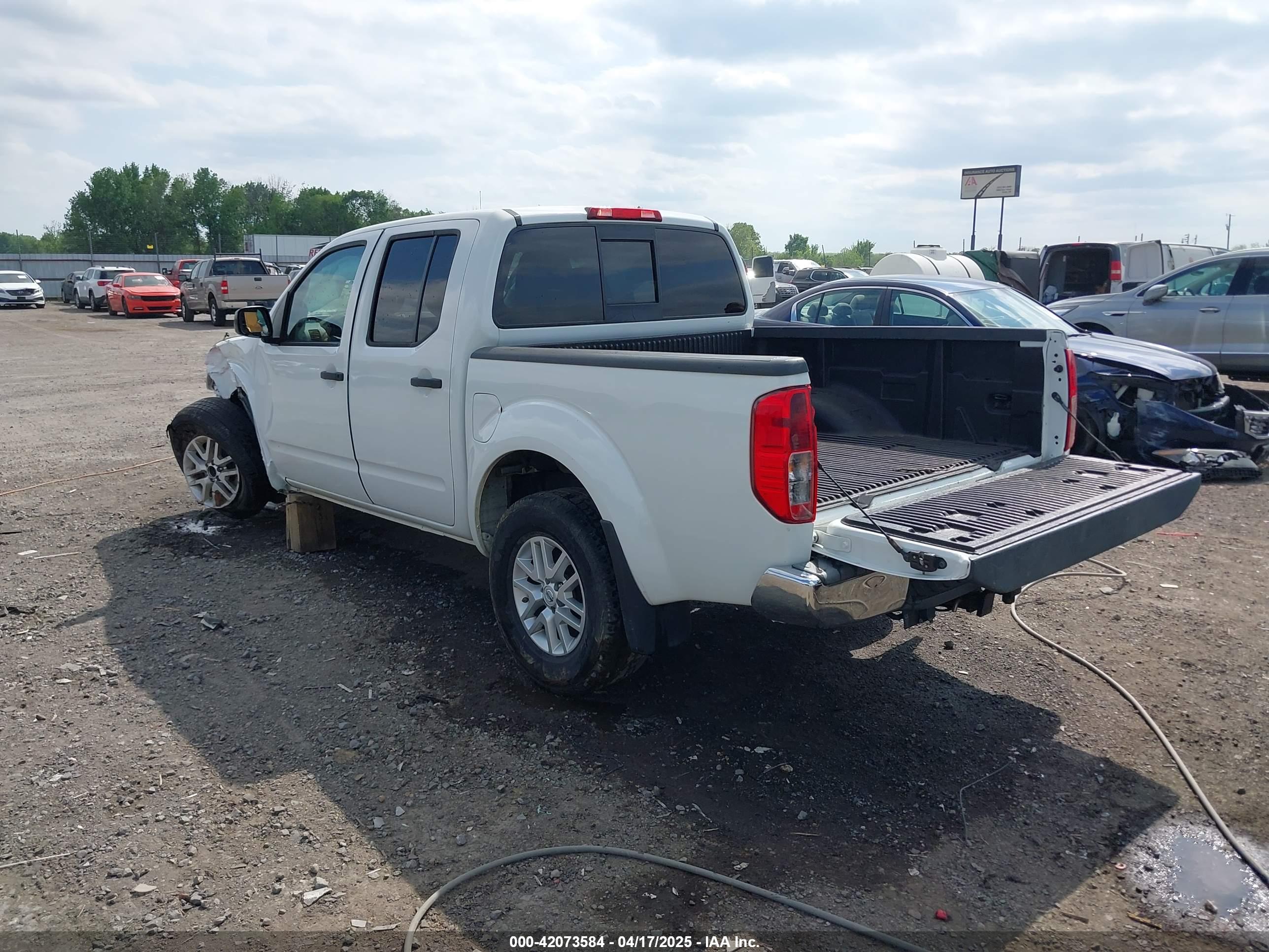 NISSAN FRONTIER image 3