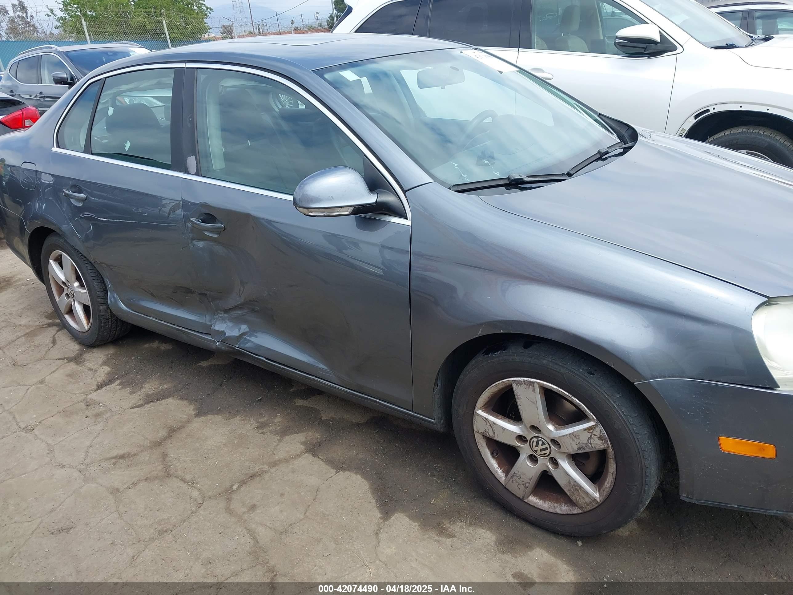 VOLKSWAGEN JETTA image 6