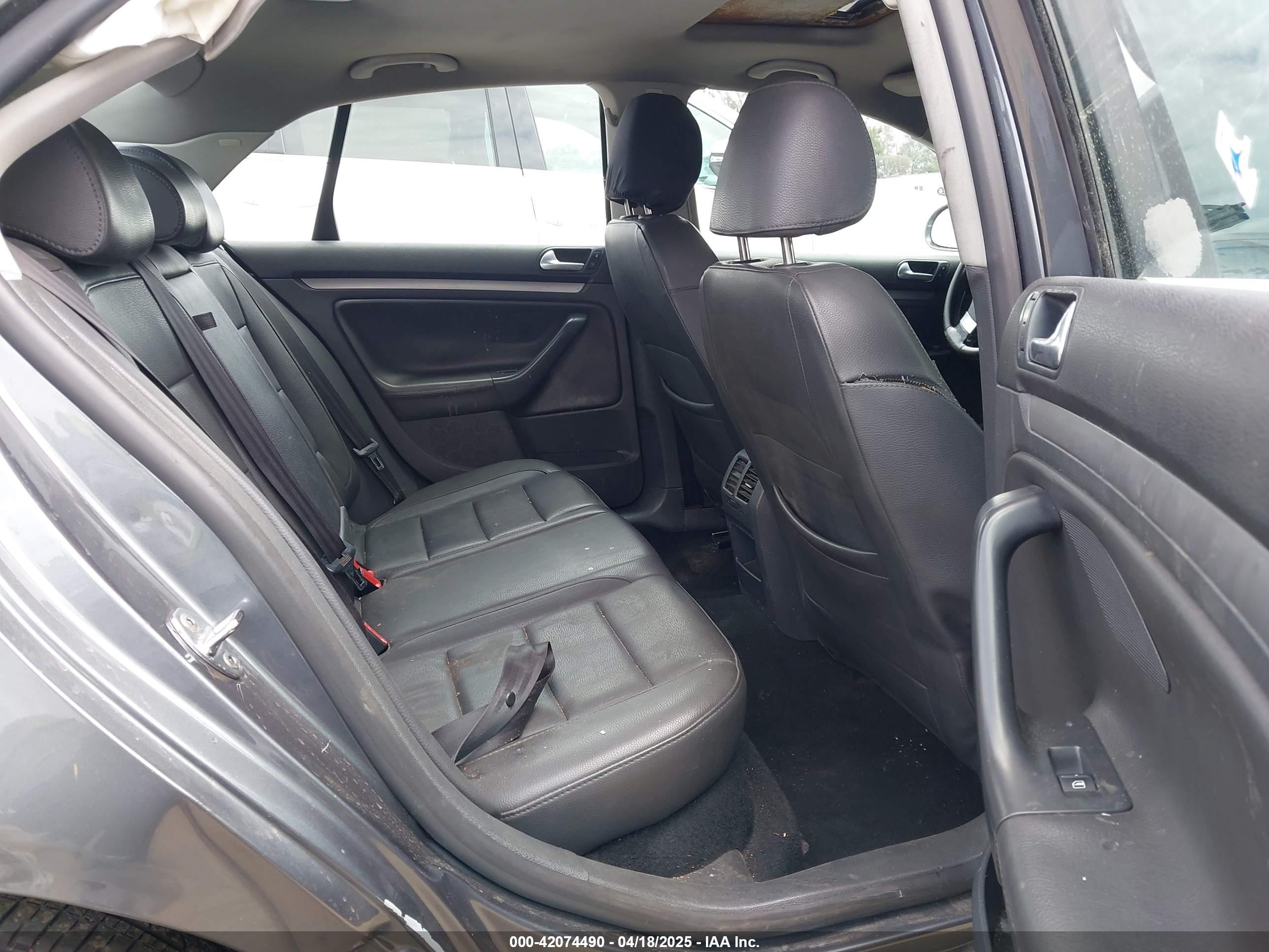 VOLKSWAGEN JETTA image 8