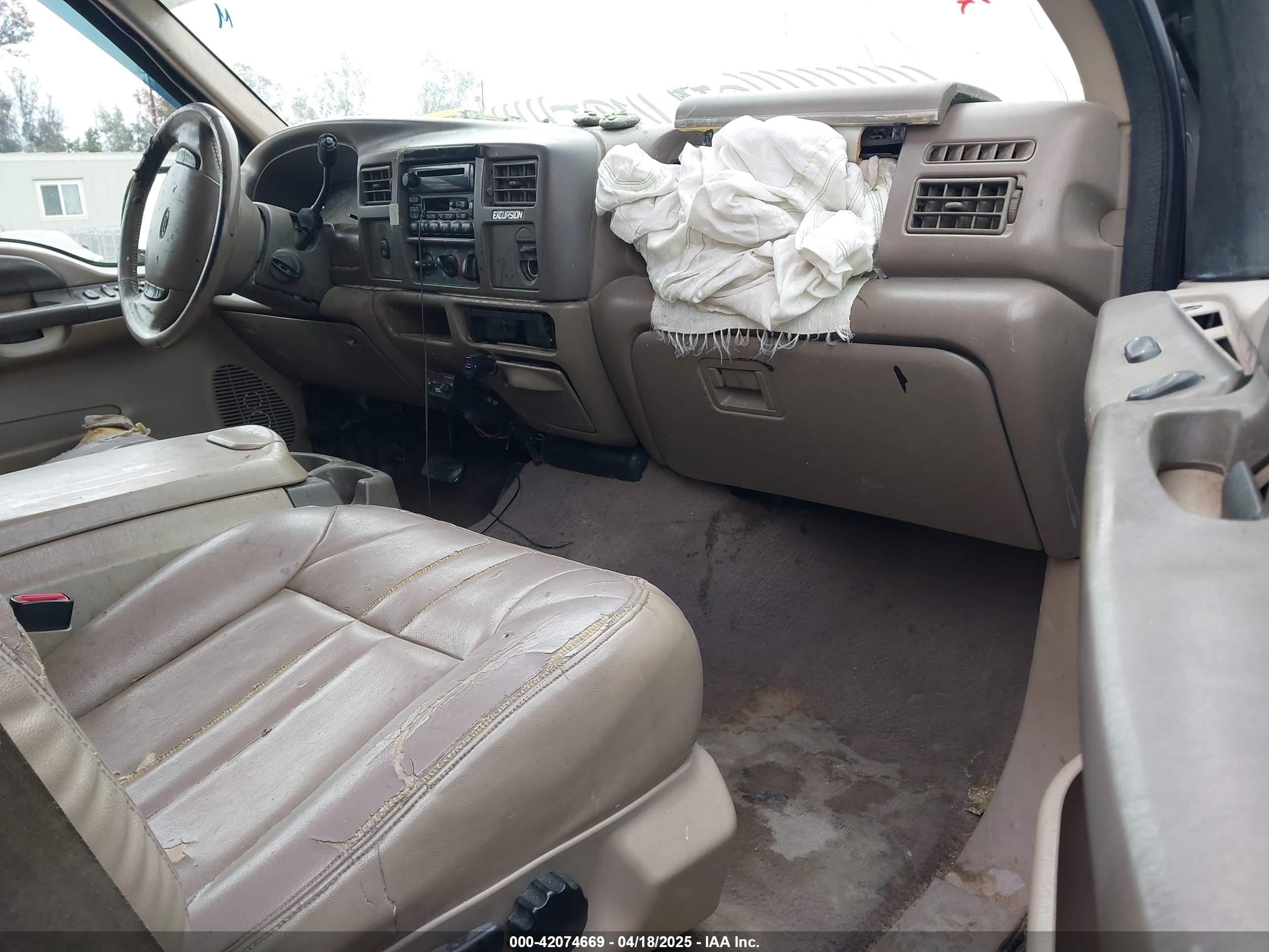 FORD EXCURSION image 5