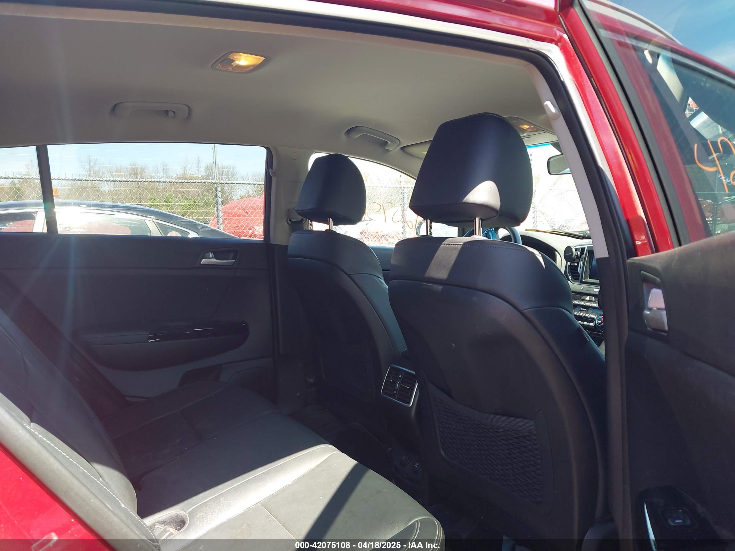 KIA SPORTAGE image 8