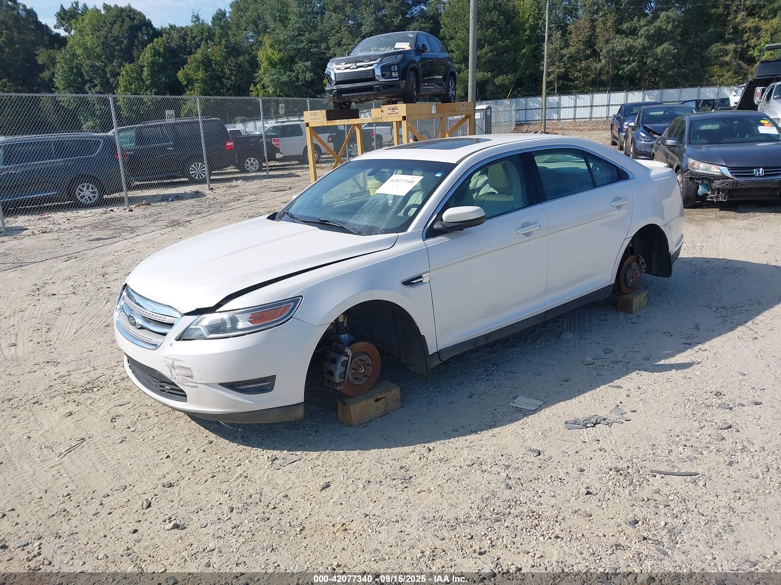 FORD TAURUS image 2