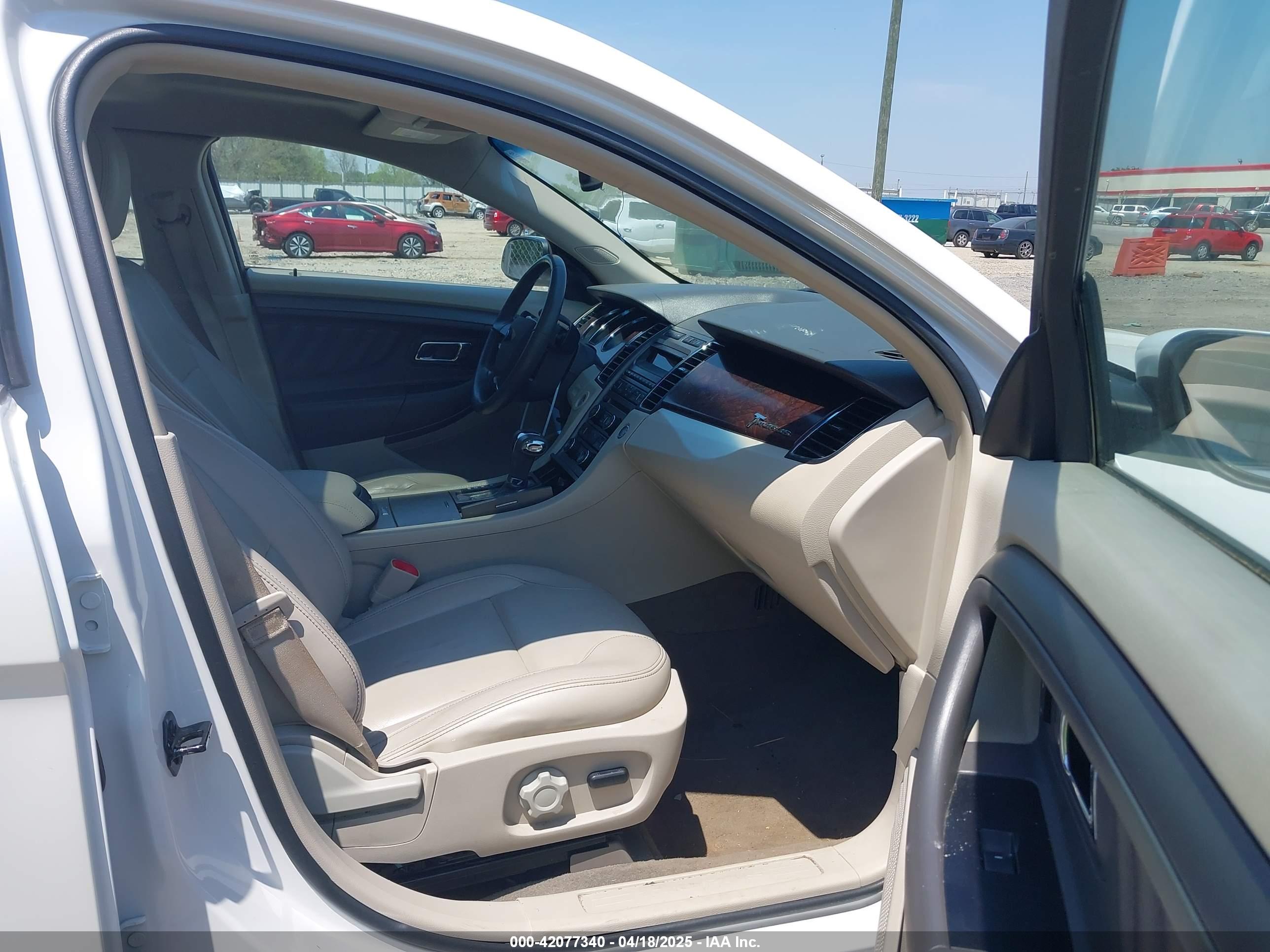 FORD TAURUS image 5