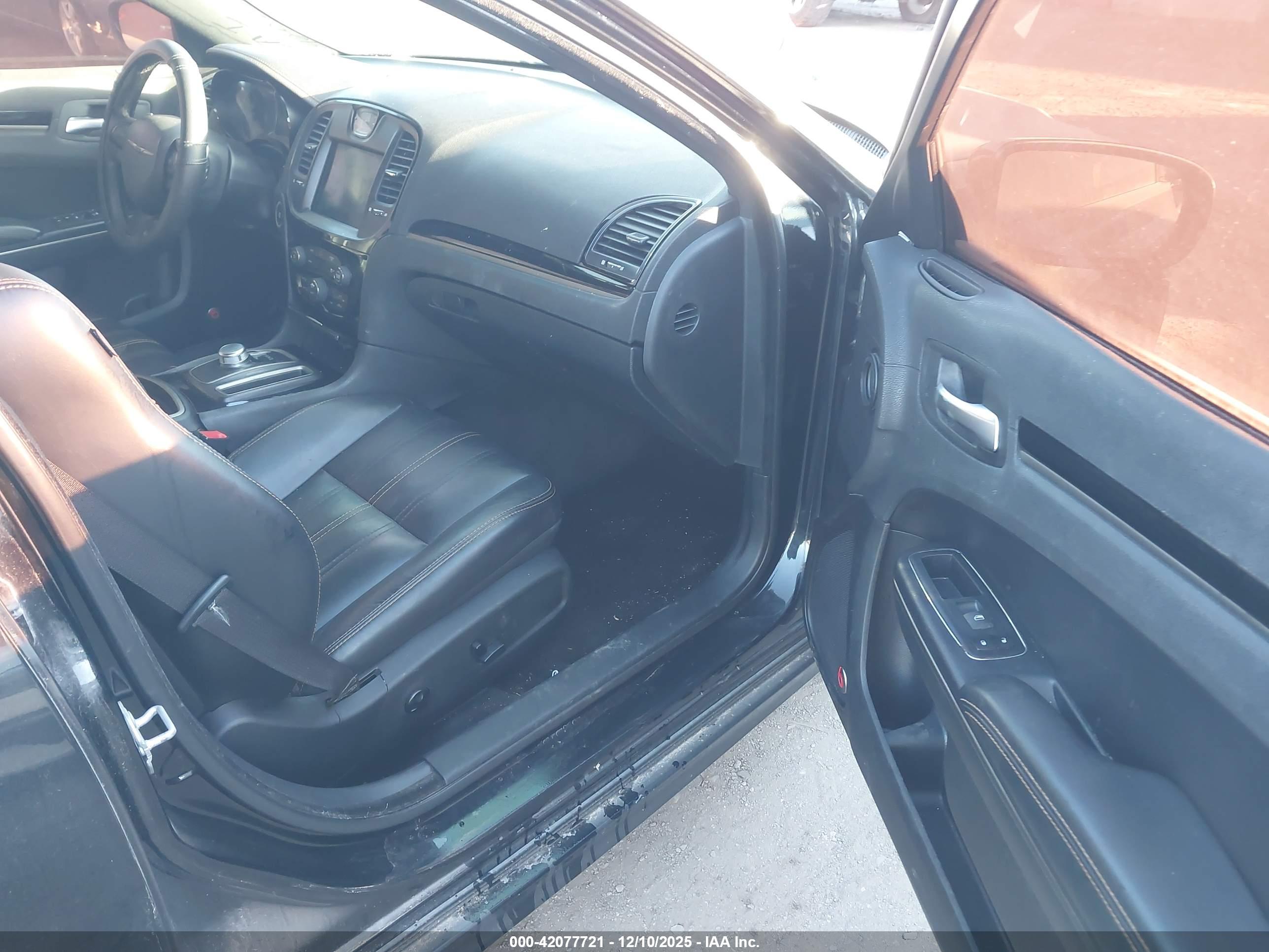 CHRYSLER 300 image 5