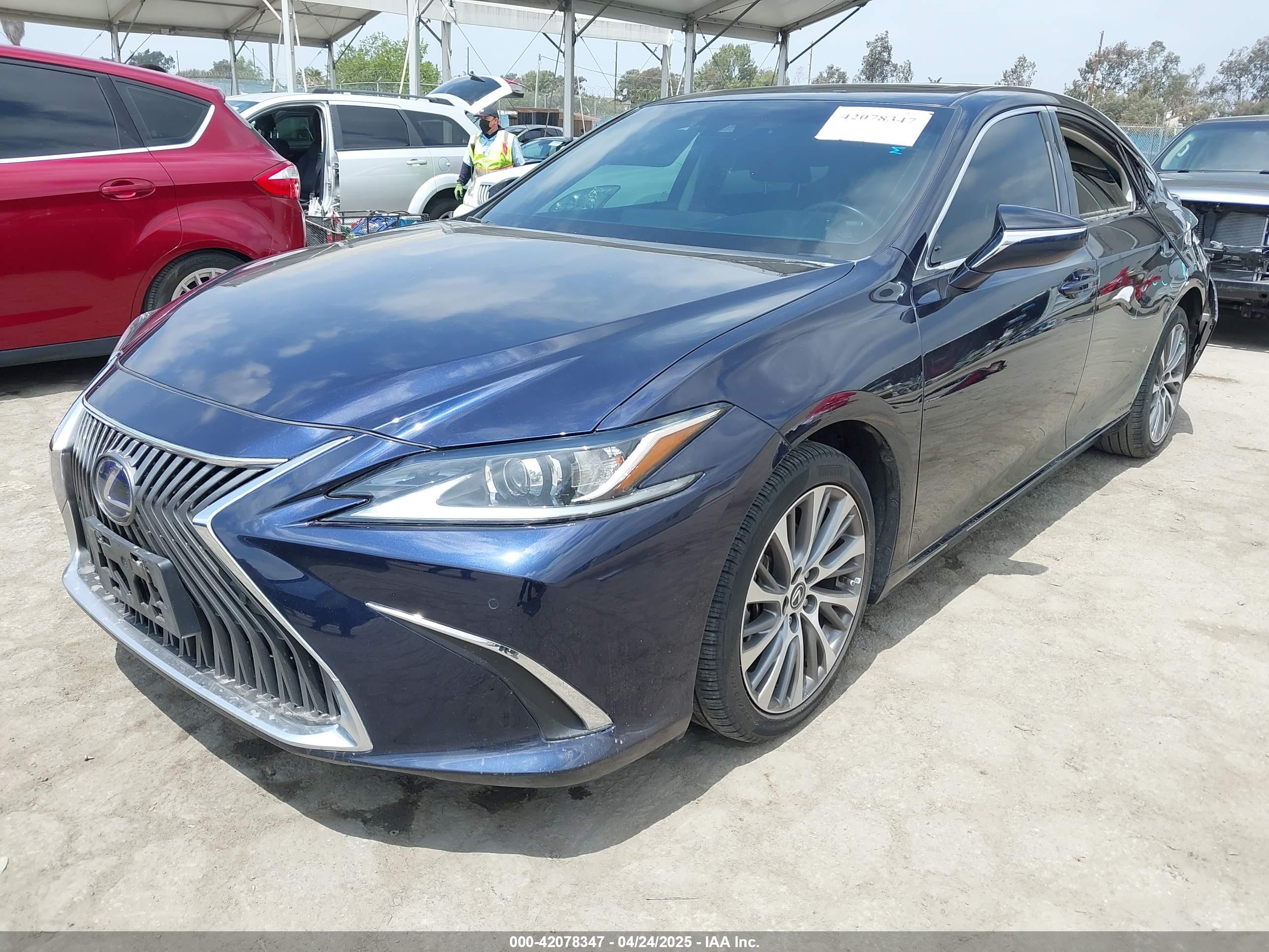 LEXUS ES image 2