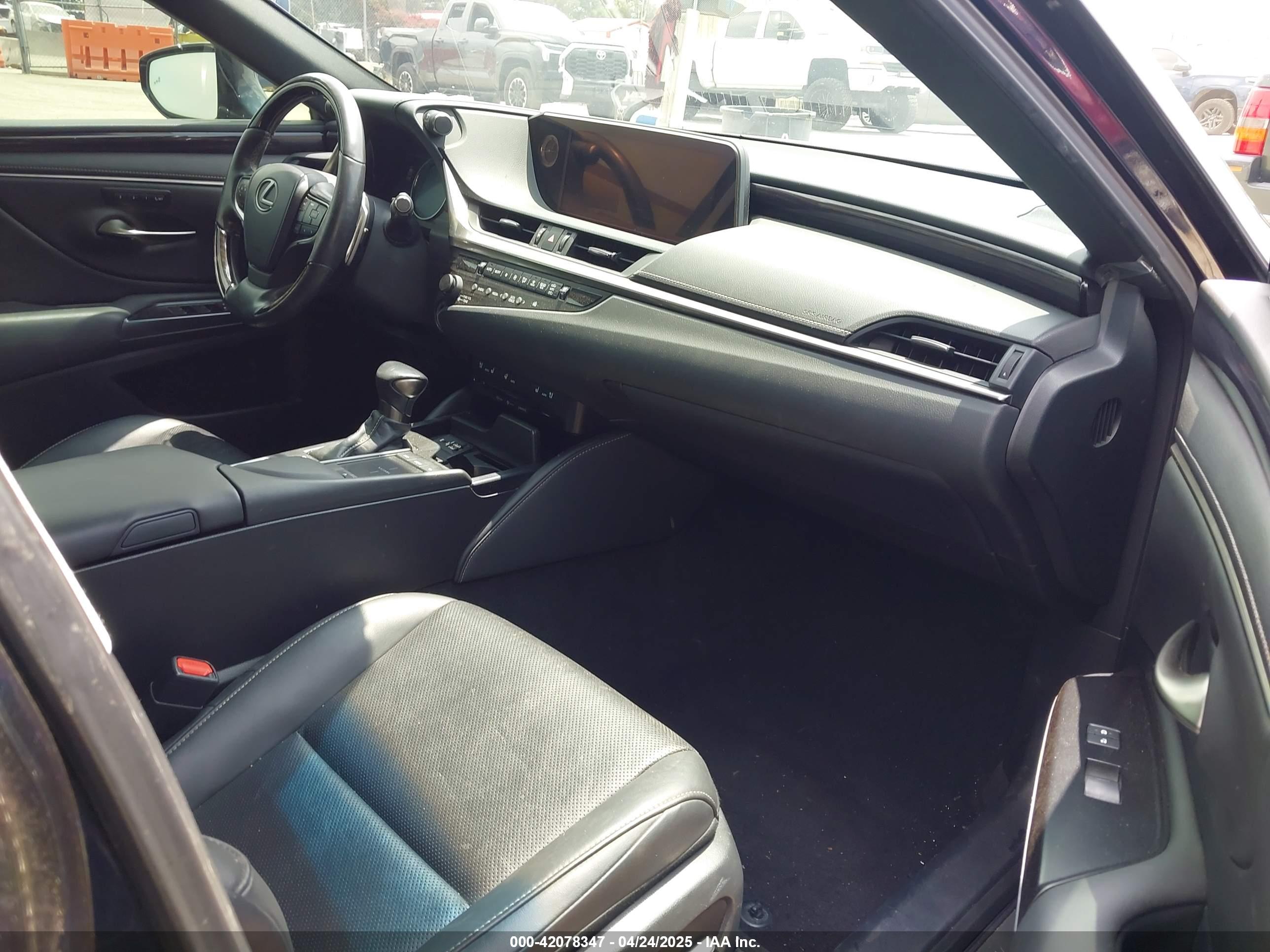 LEXUS ES image 5