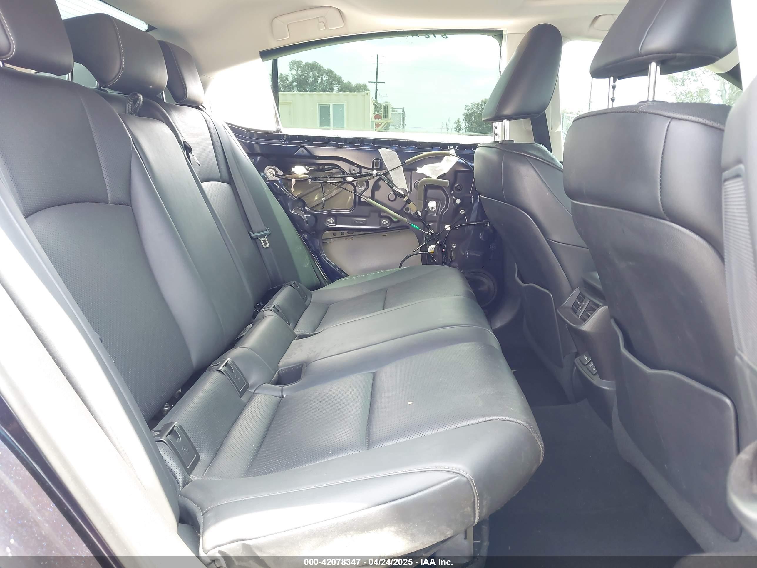 LEXUS ES image 8