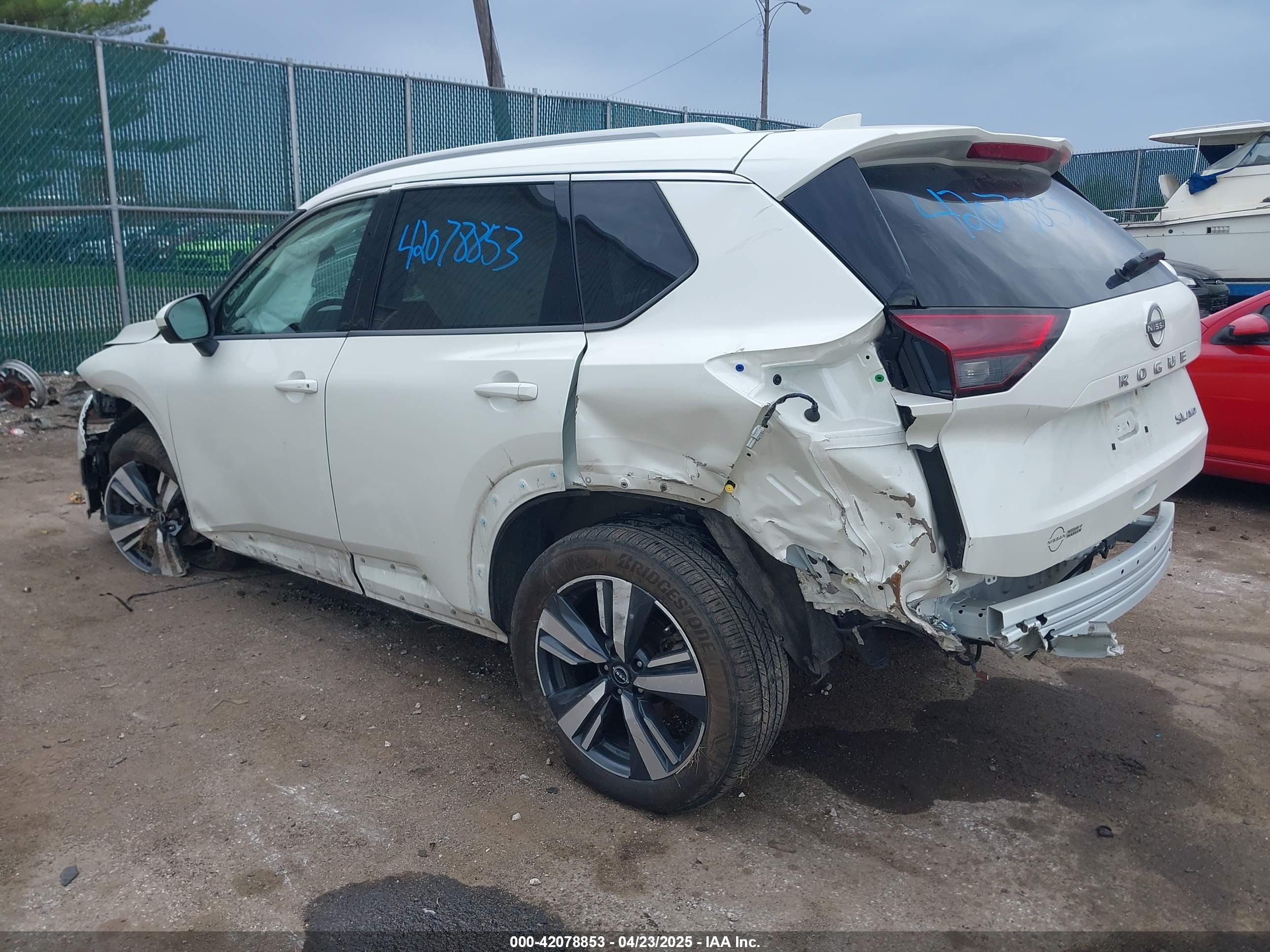 NISSAN ROGUE image 3
