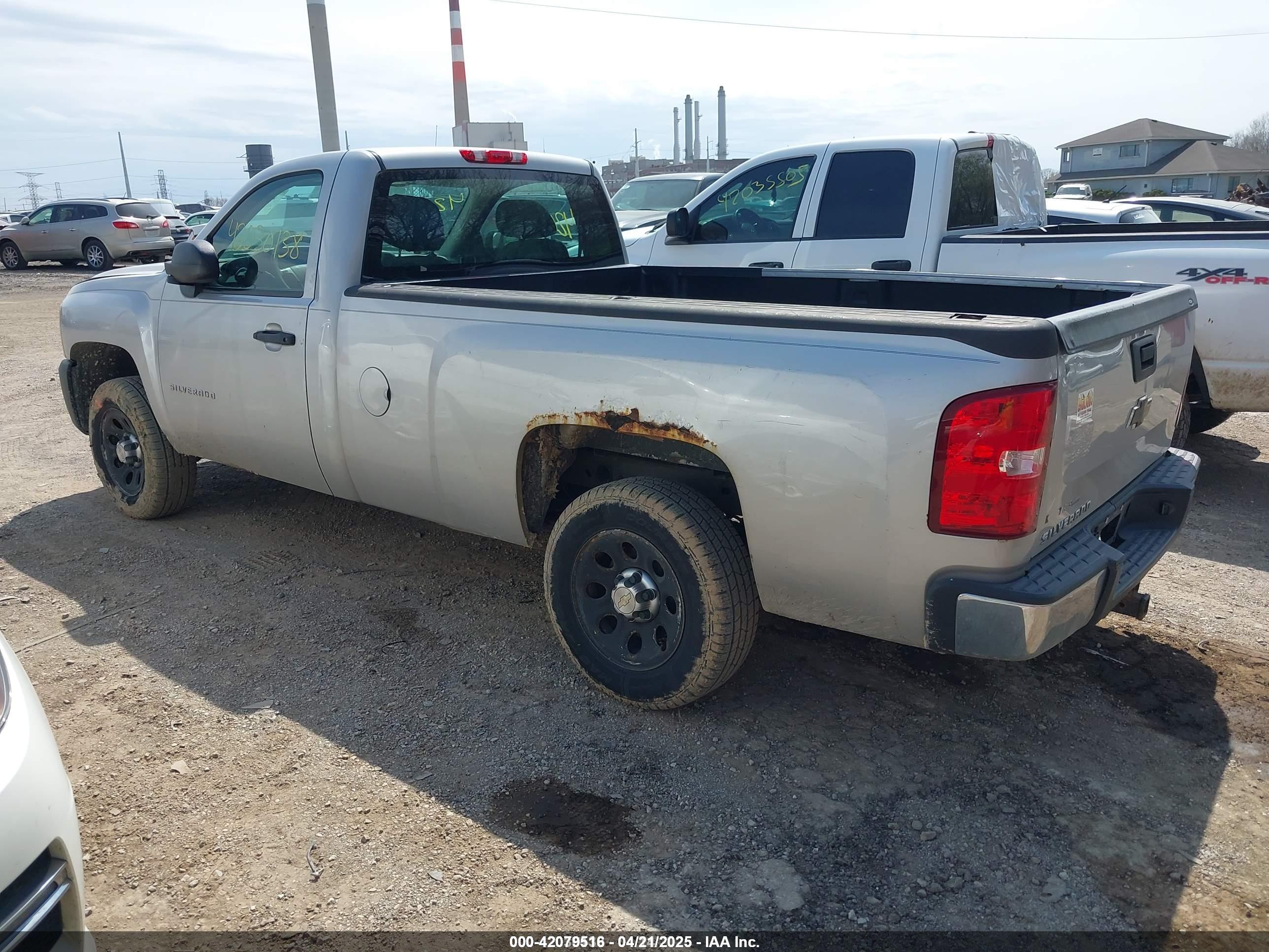 CHEVROLET SILVERADO image 3
