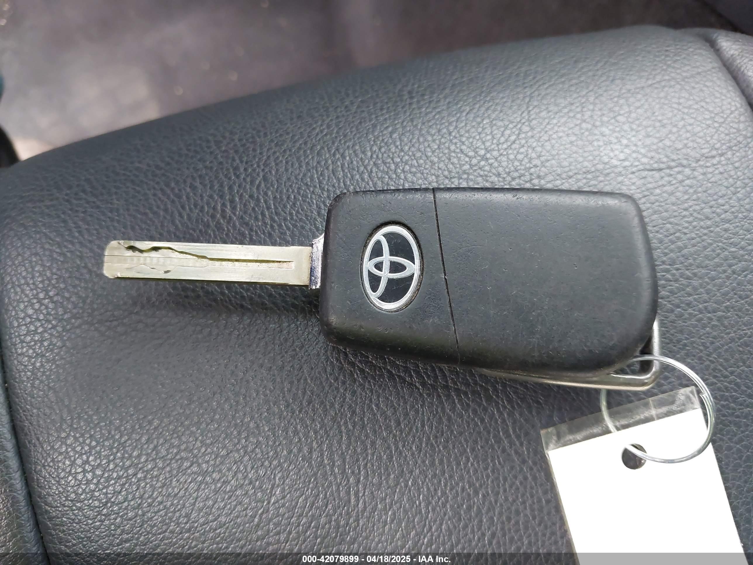 TOYOTA CAMRY image 11