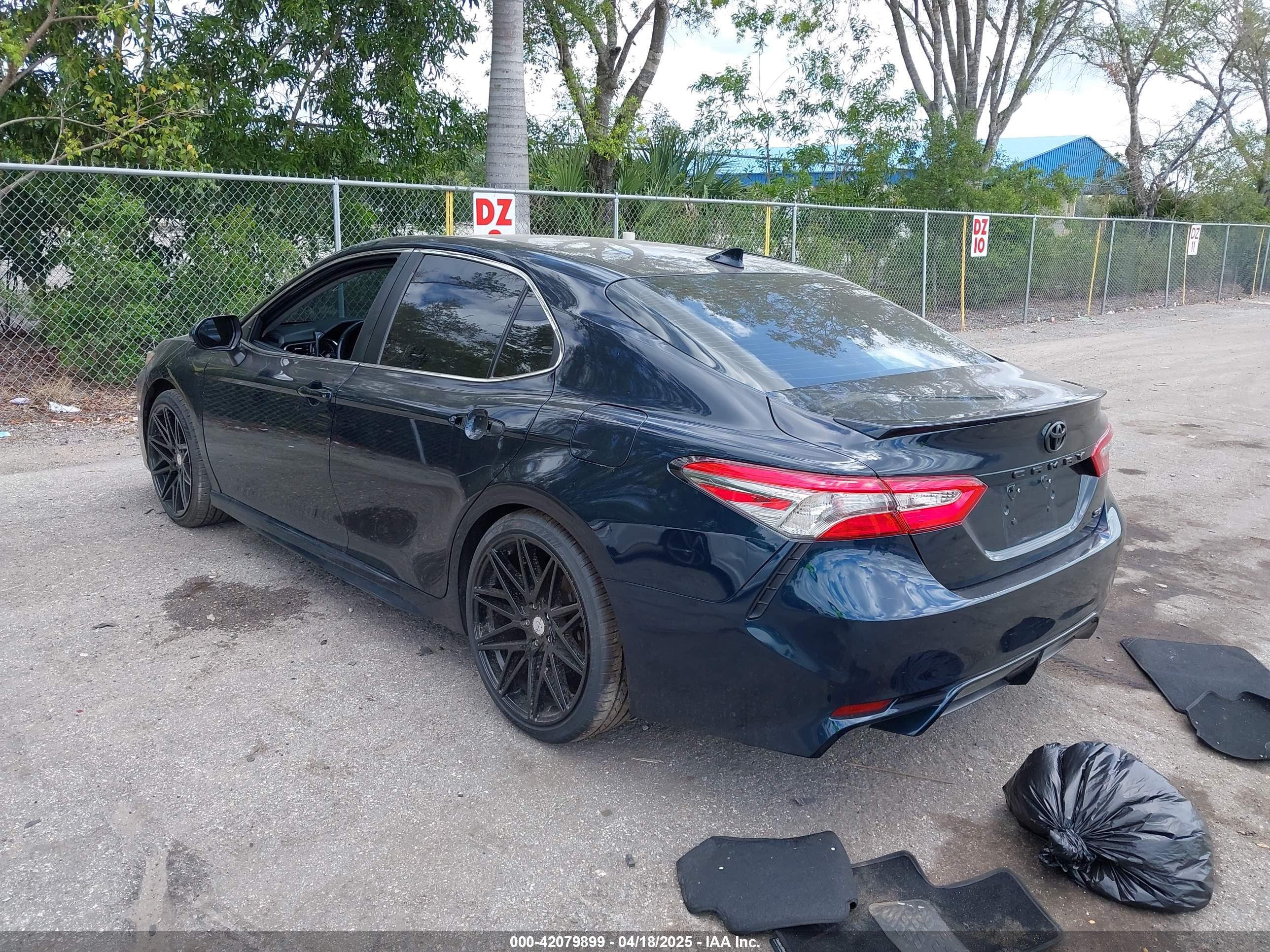 TOYOTA CAMRY image 3
