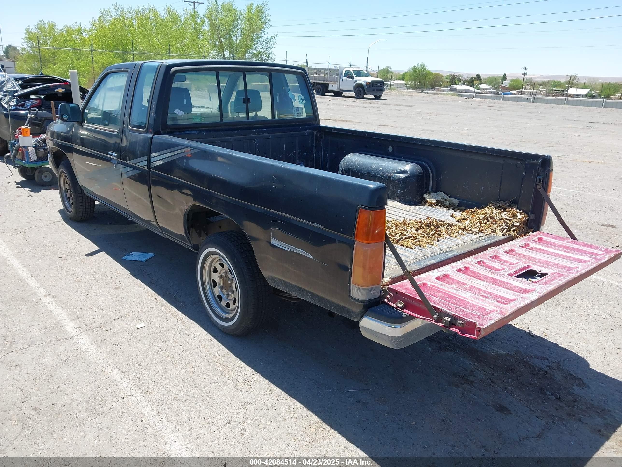 NISSAN TRUCK image 3