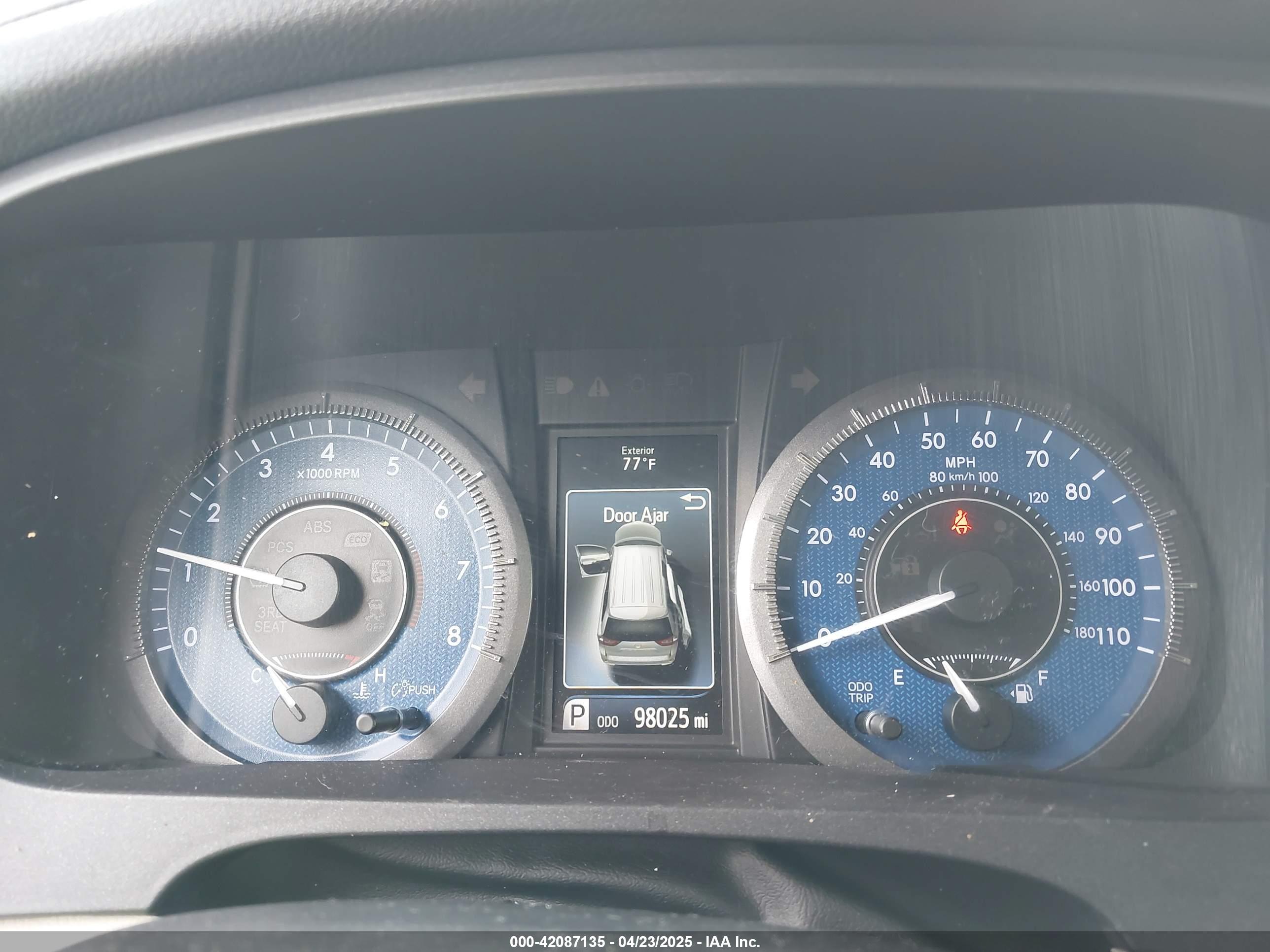 TOYOTA SIENNA image 7