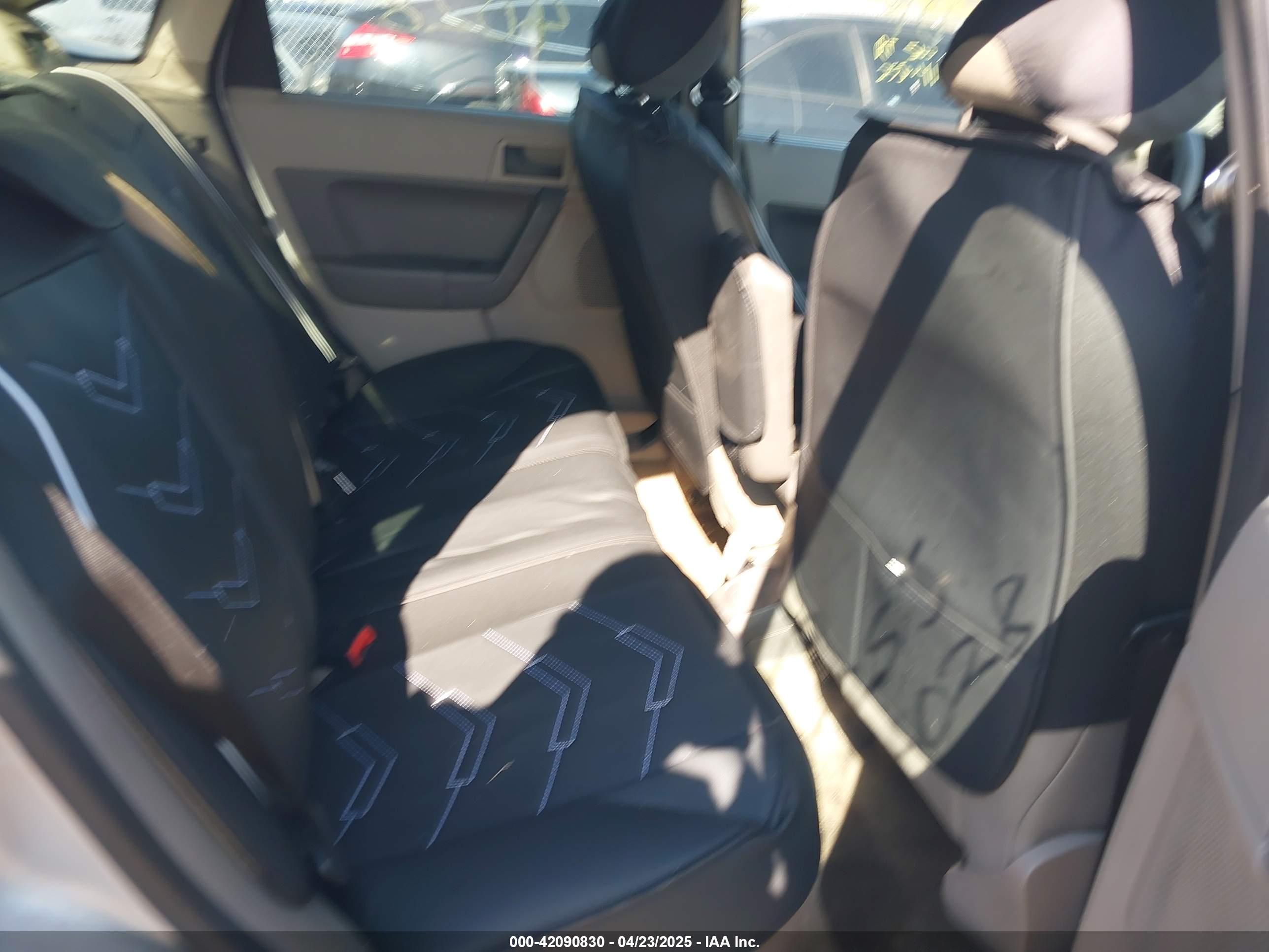FORD FOCUS image 8