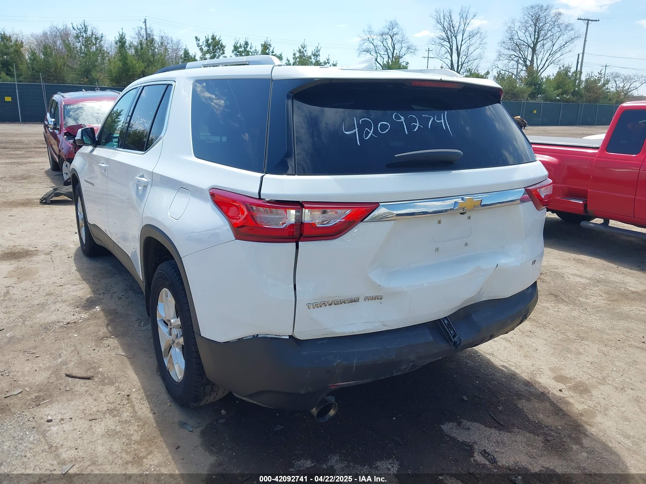 CHEVROLET TRAVERSE image 3