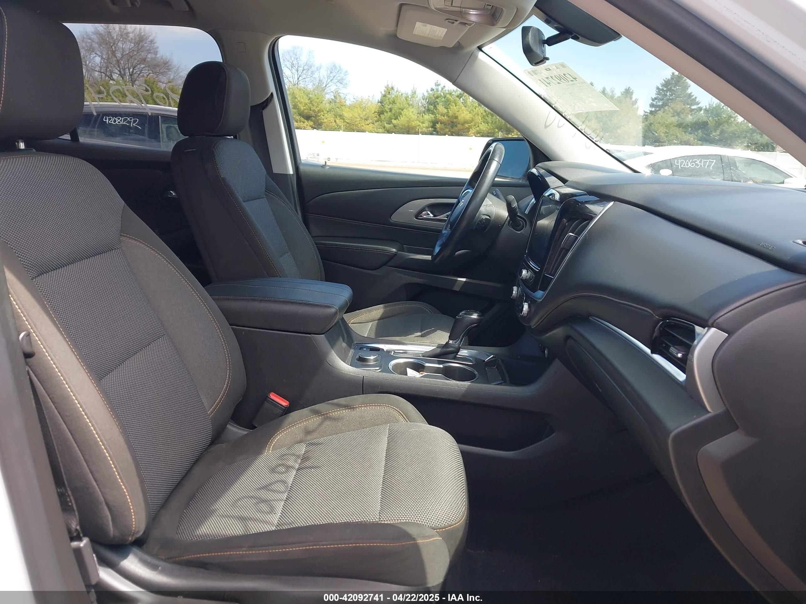 CHEVROLET TRAVERSE image 5
