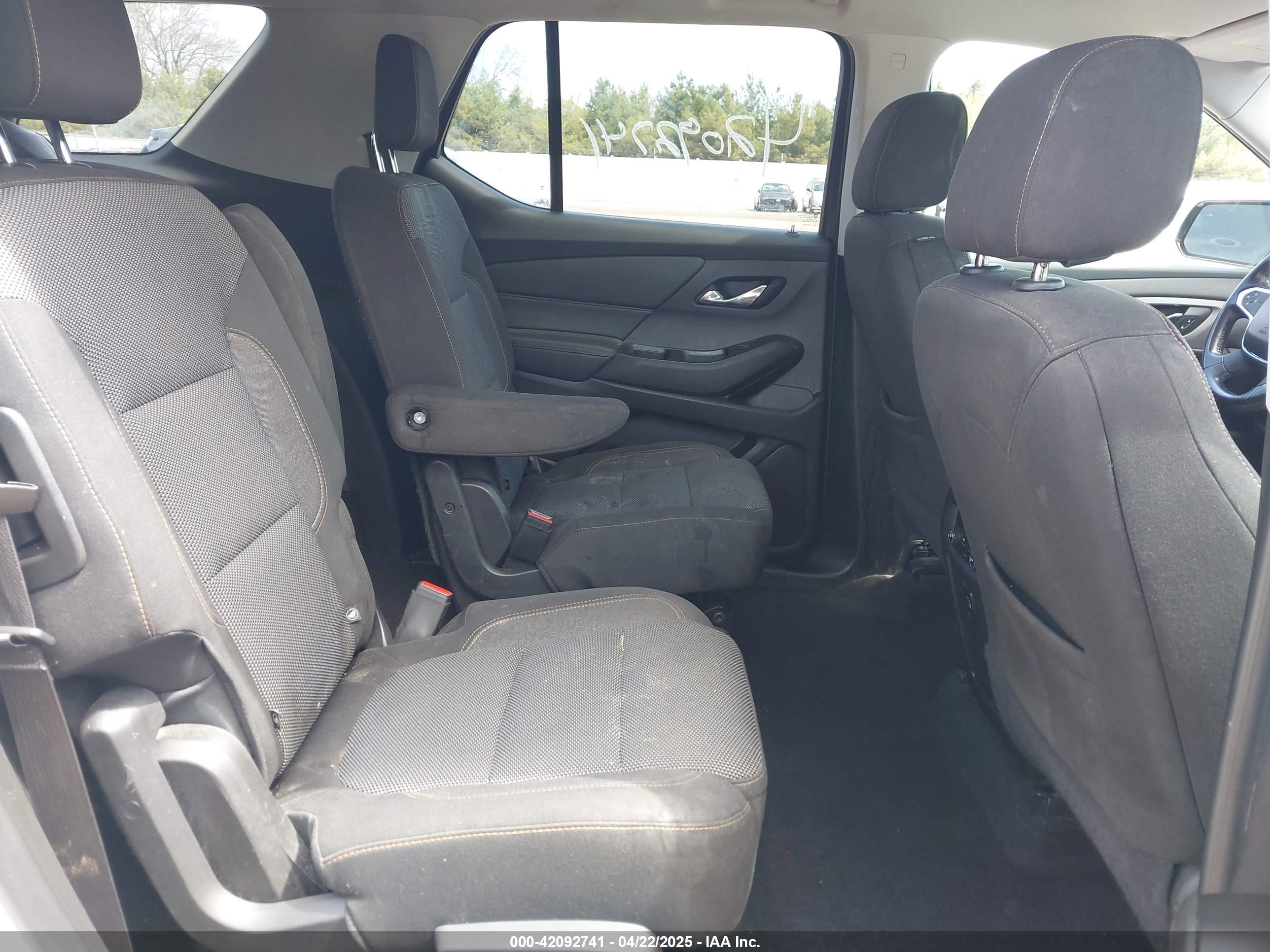 CHEVROLET TRAVERSE image 8