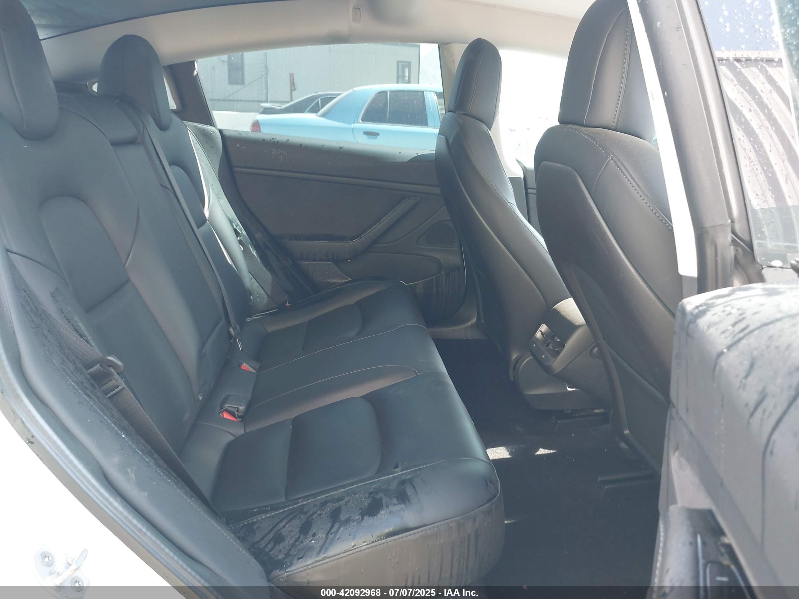 TESLA MODEL image 8