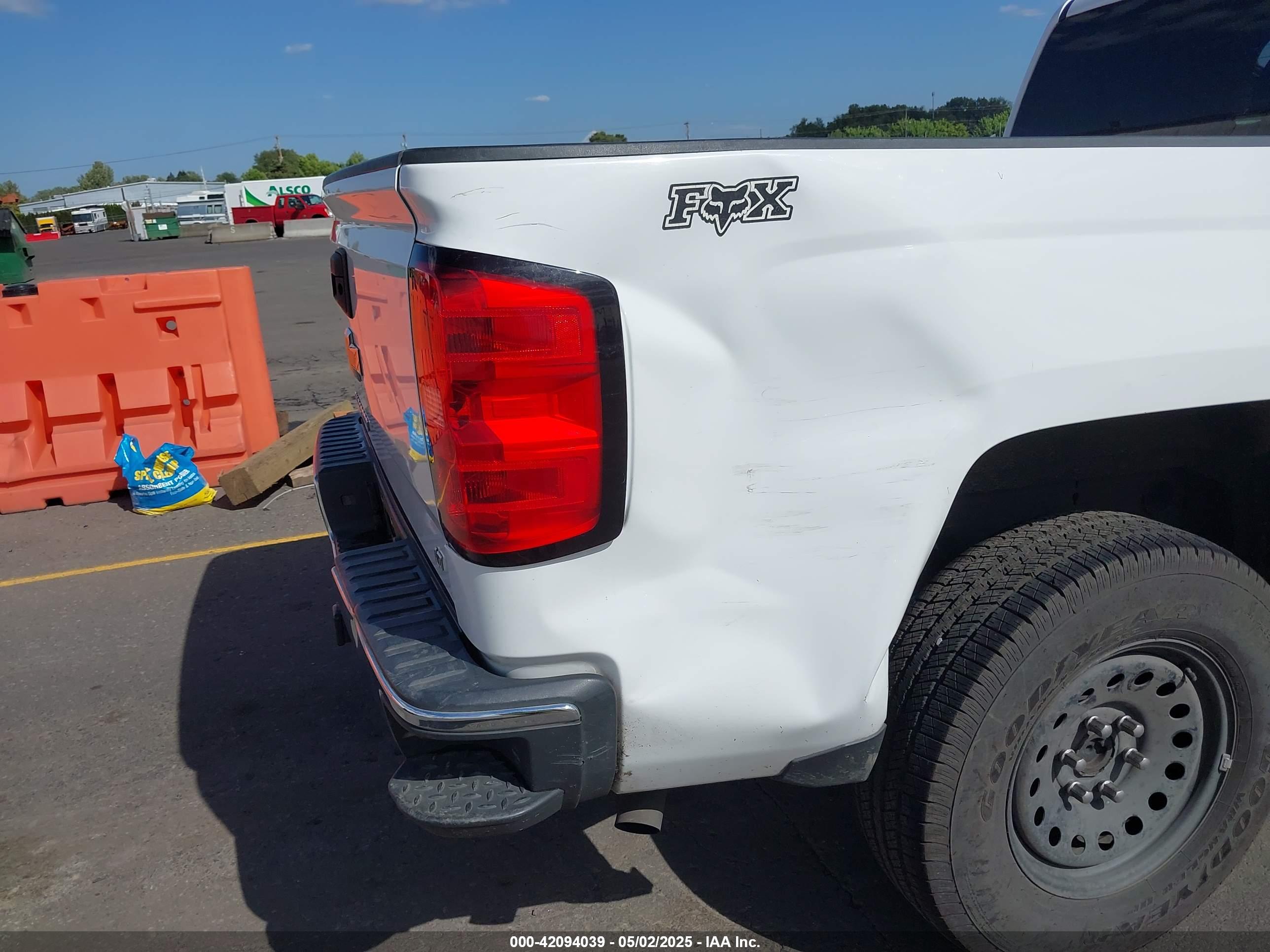 CHEVROLET SILVERADO image 6