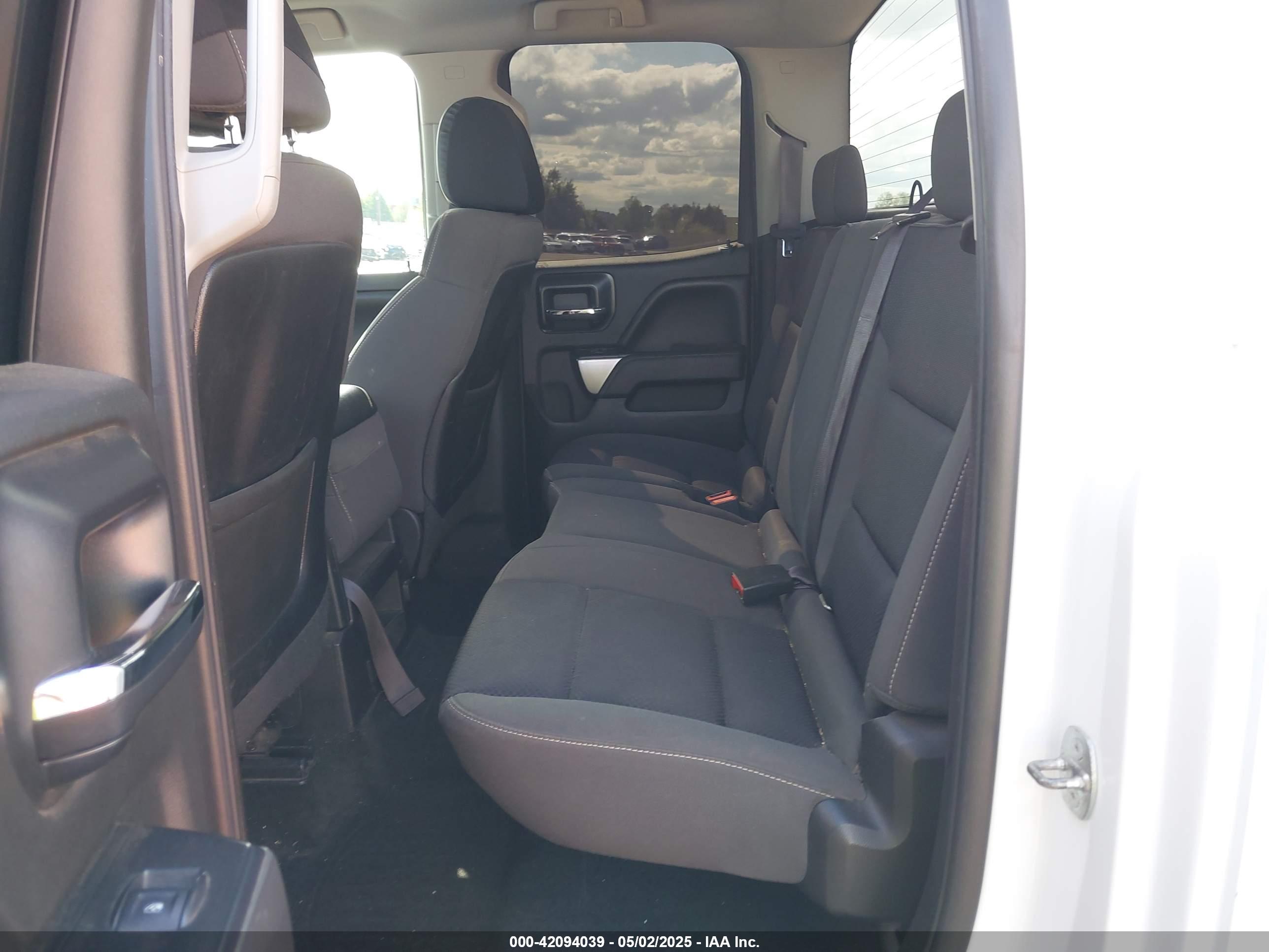 CHEVROLET SILVERADO image 8