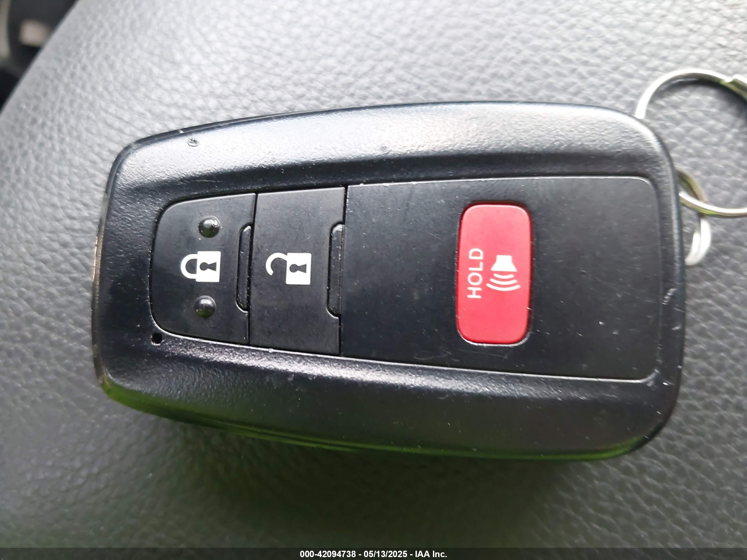 TOYOTA RAV4 image 11