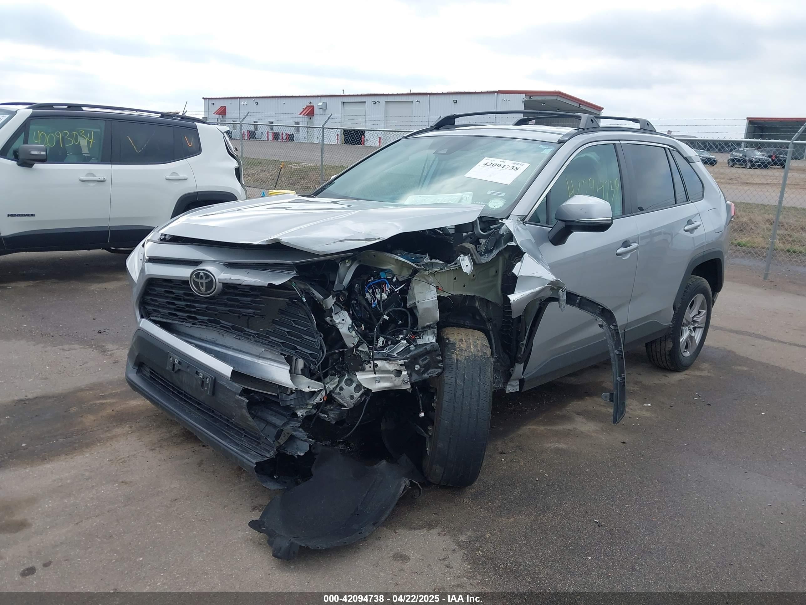 TOYOTA RAV4 image 2