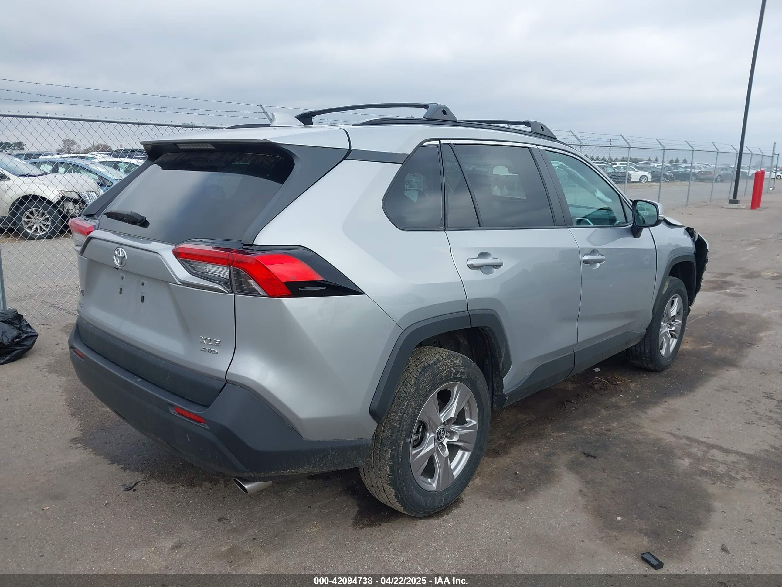 TOYOTA RAV4 image 4
