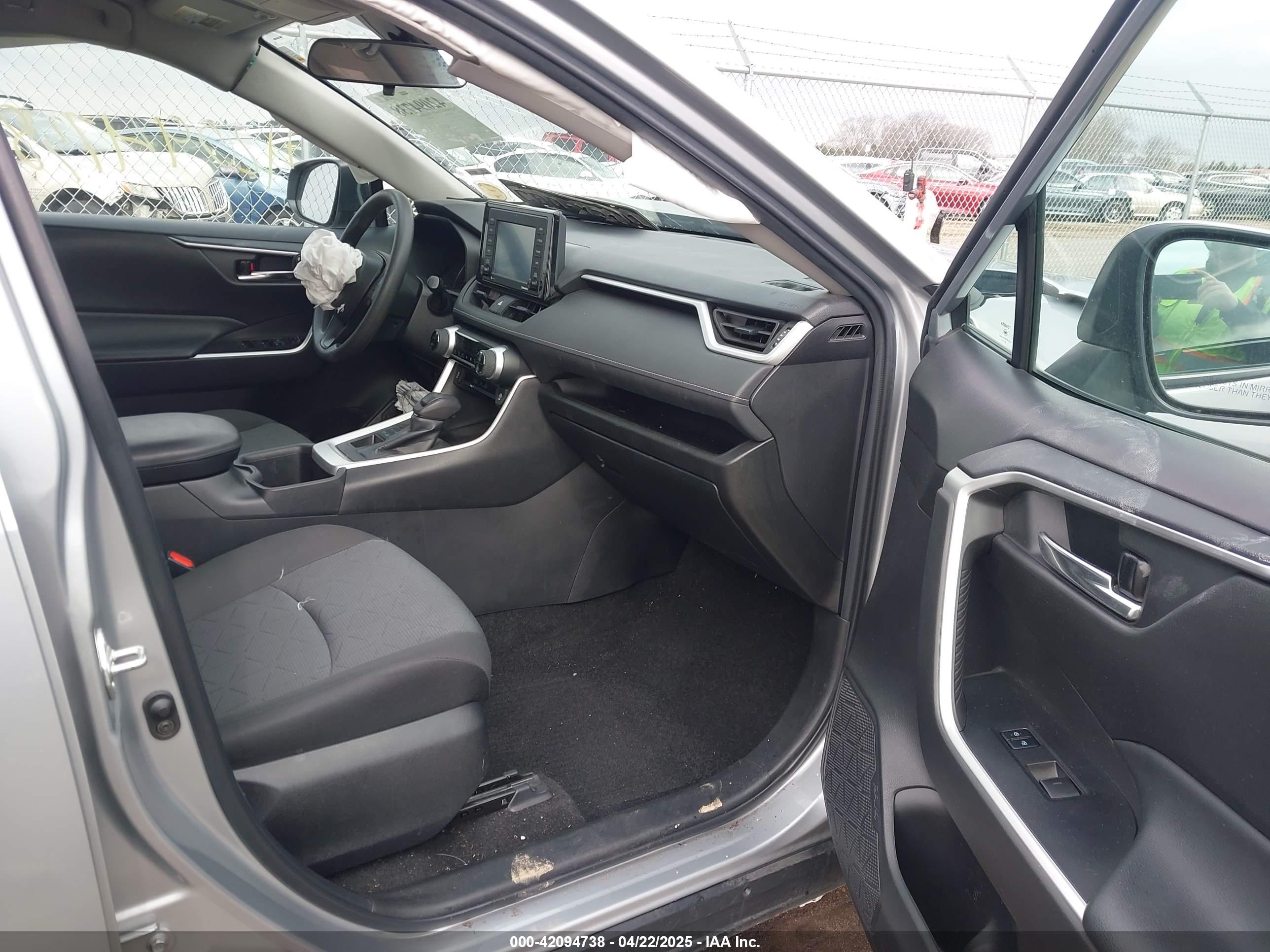 TOYOTA RAV4 image 5