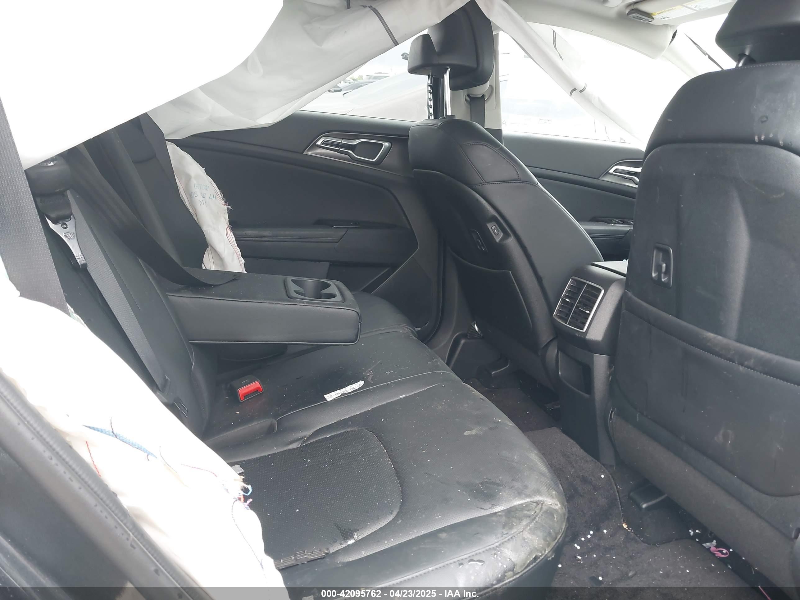 KIA SPORTAGE image 8