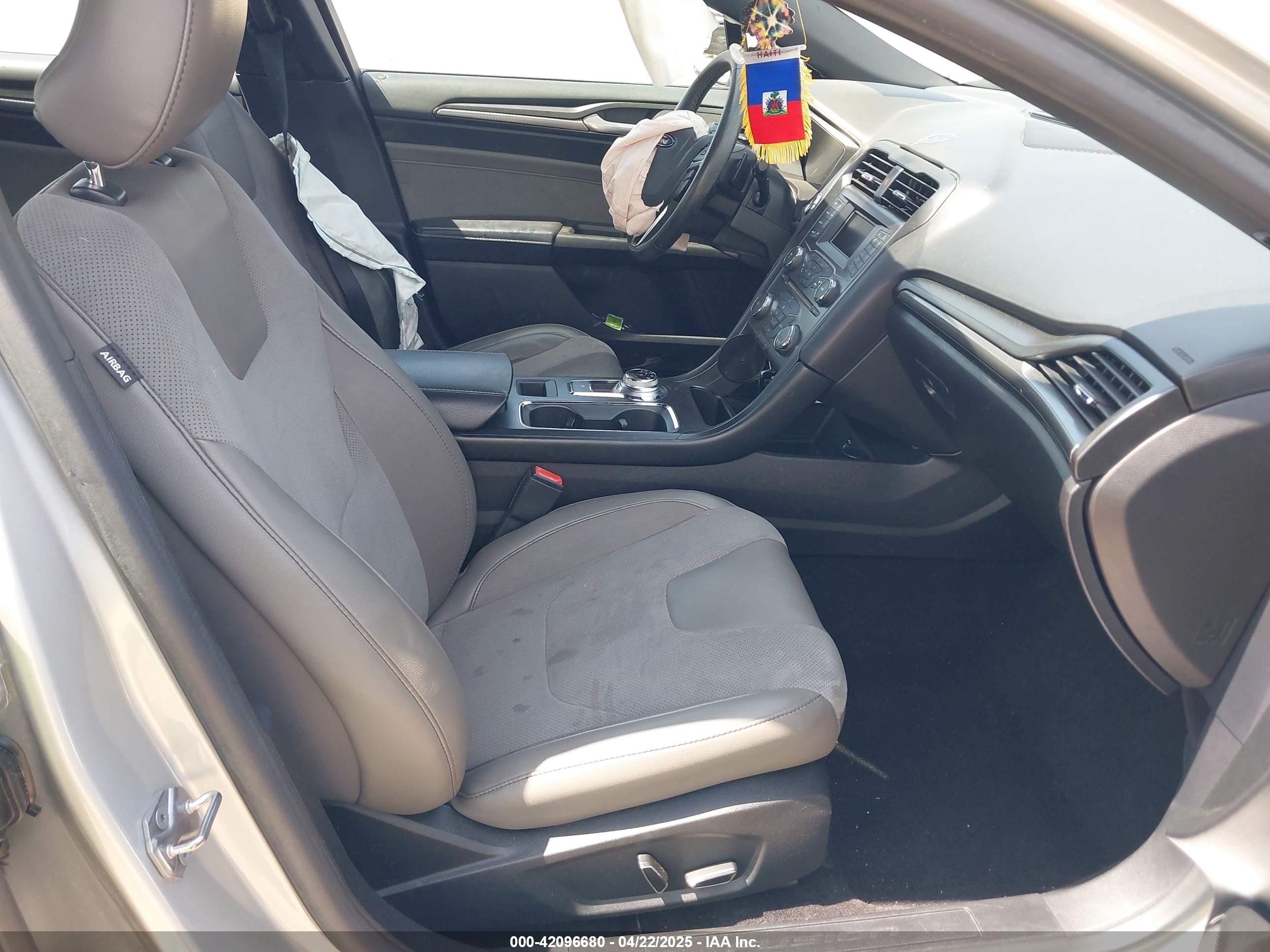 FORD FUSION image 5