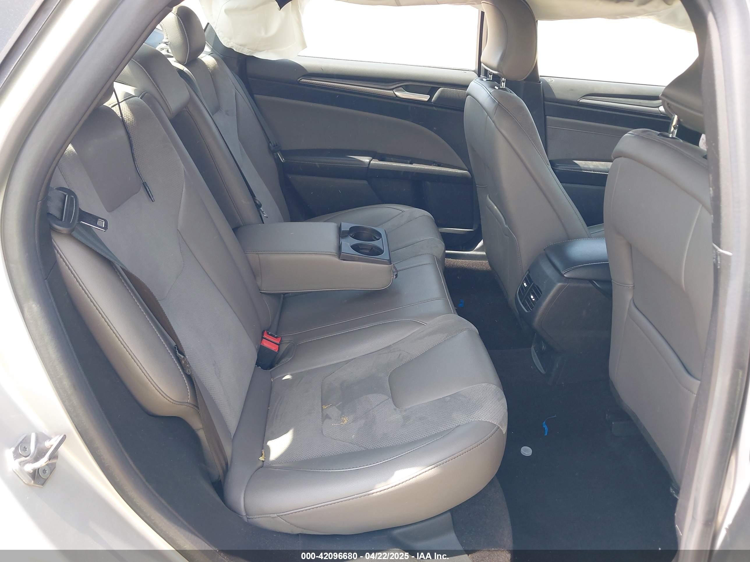 FORD FUSION image 8