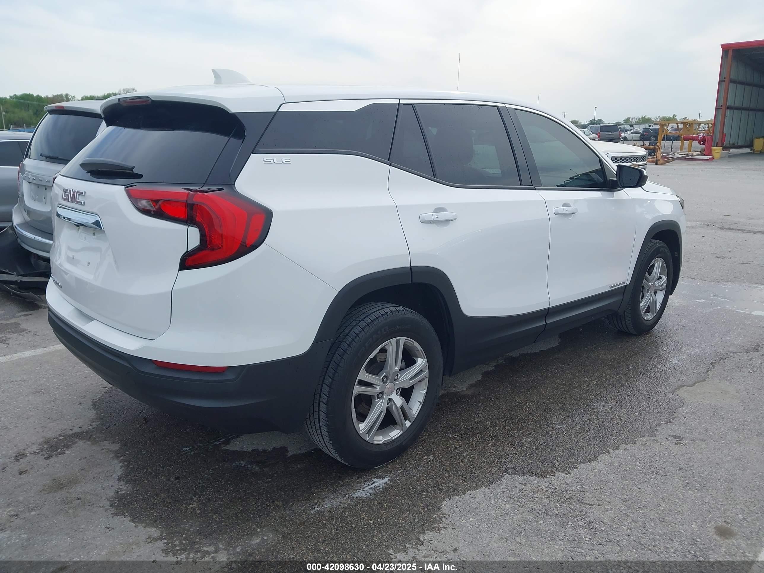 GMC TERRAIN image 4