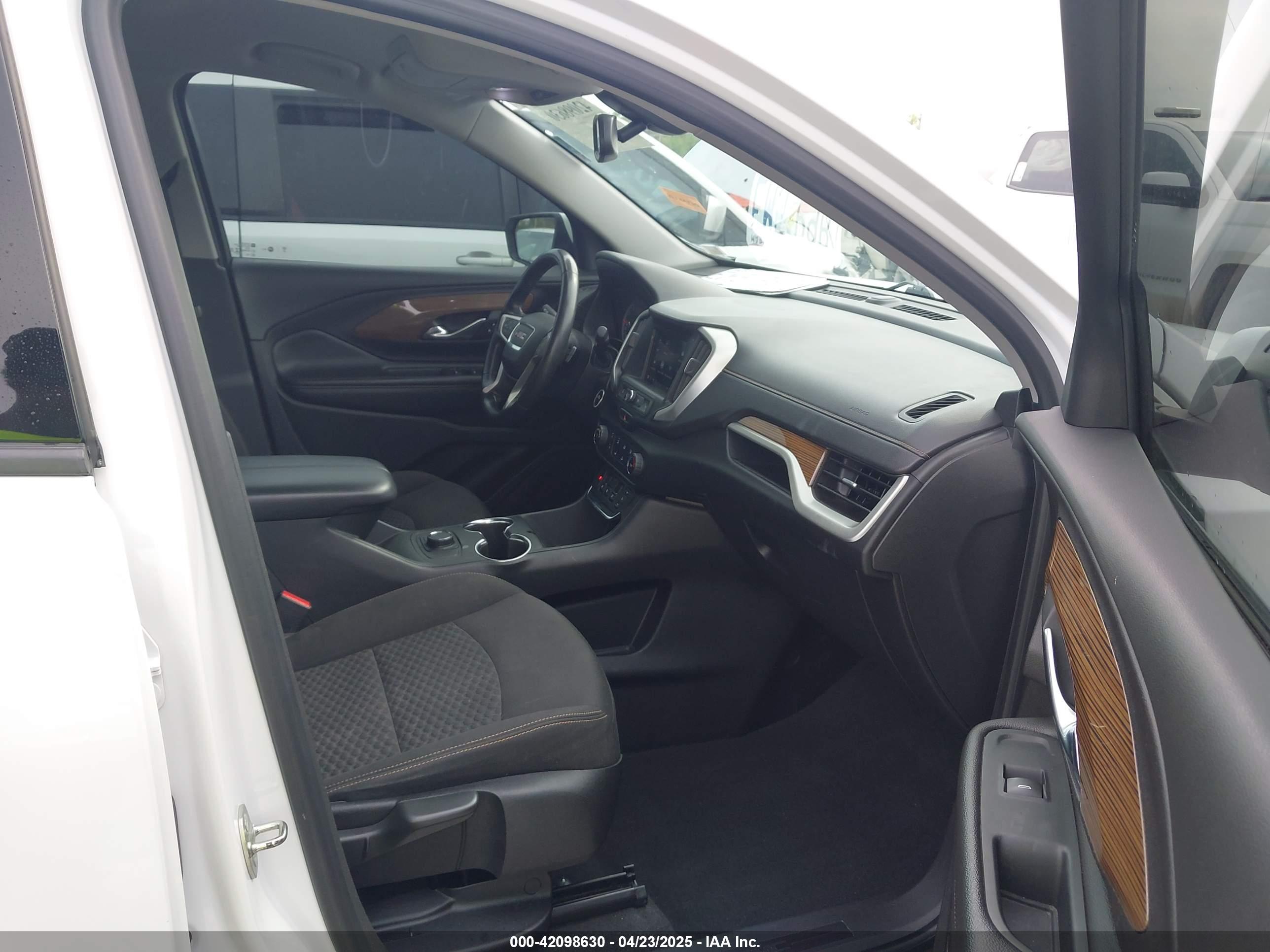 GMC TERRAIN image 5