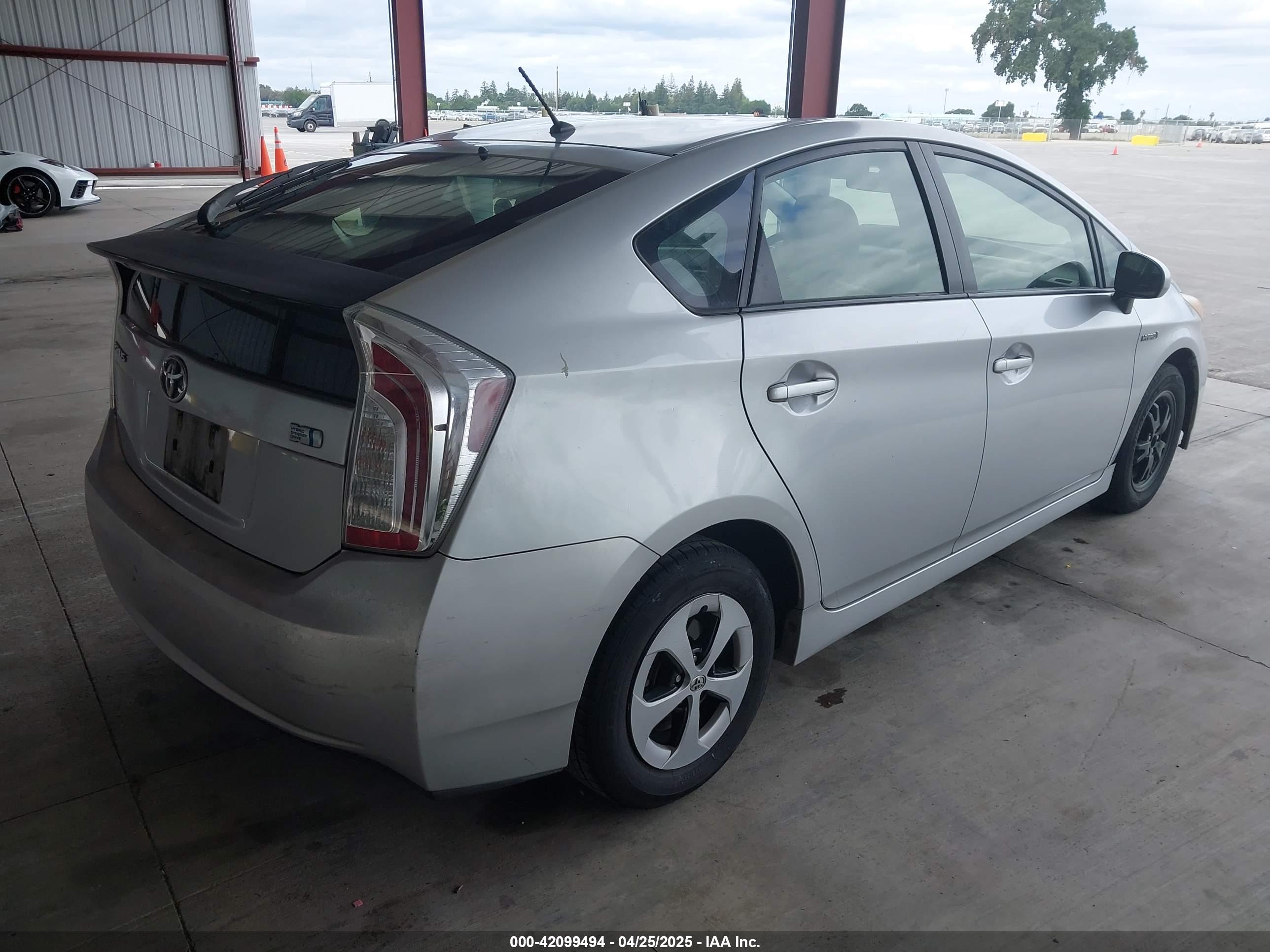 TOYOTA PRIUS image 4