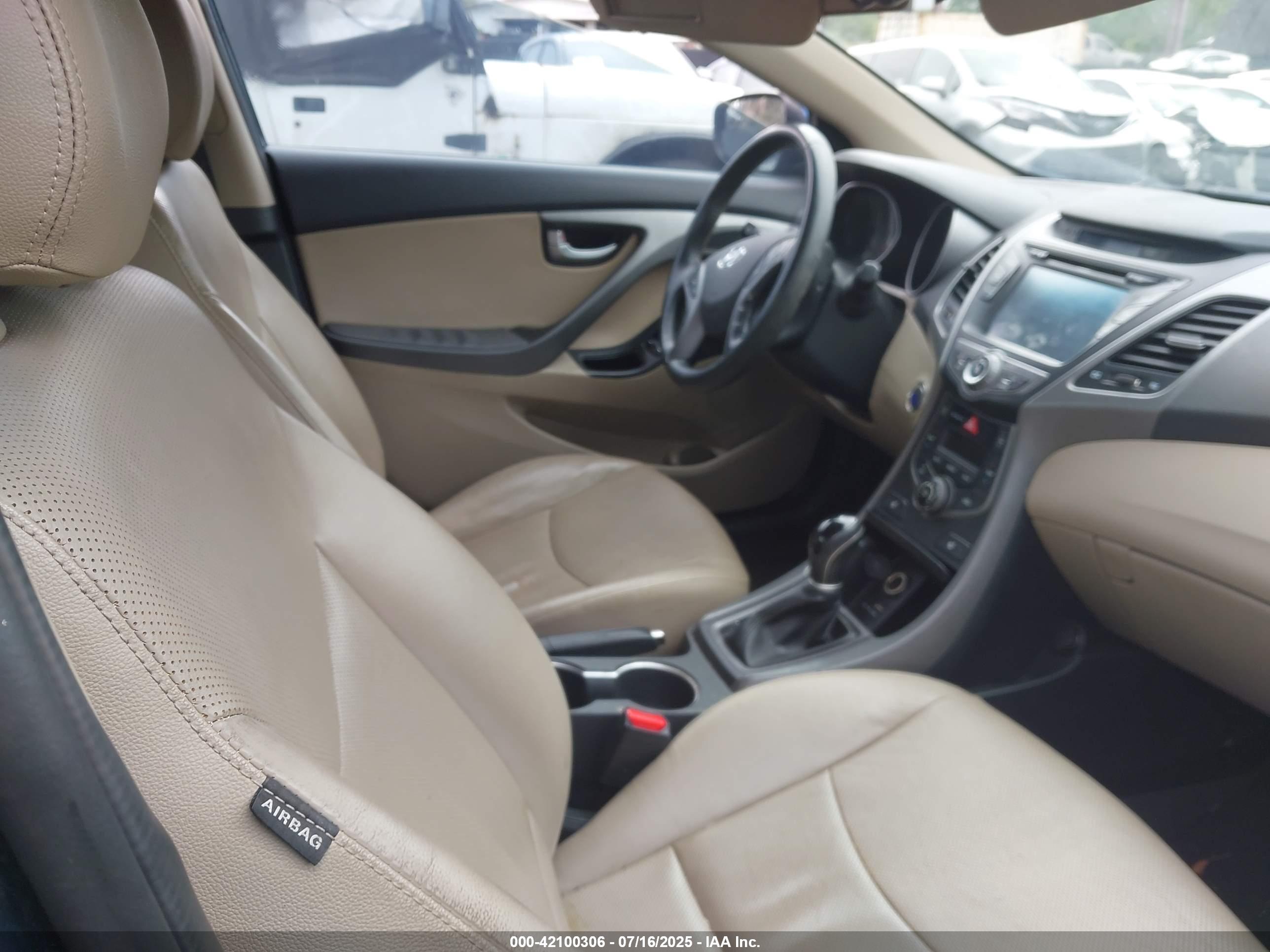 HYUNDAI ELANTRA image 5