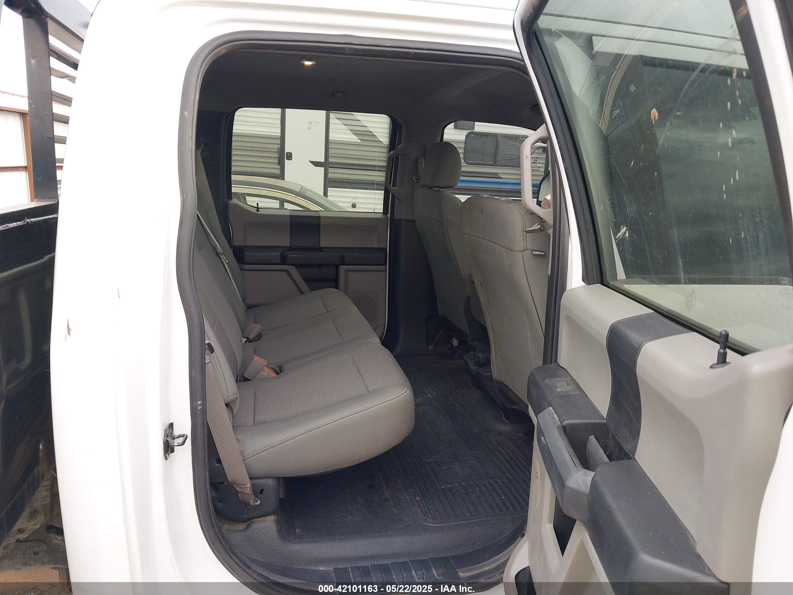 FORD F-550 image 7