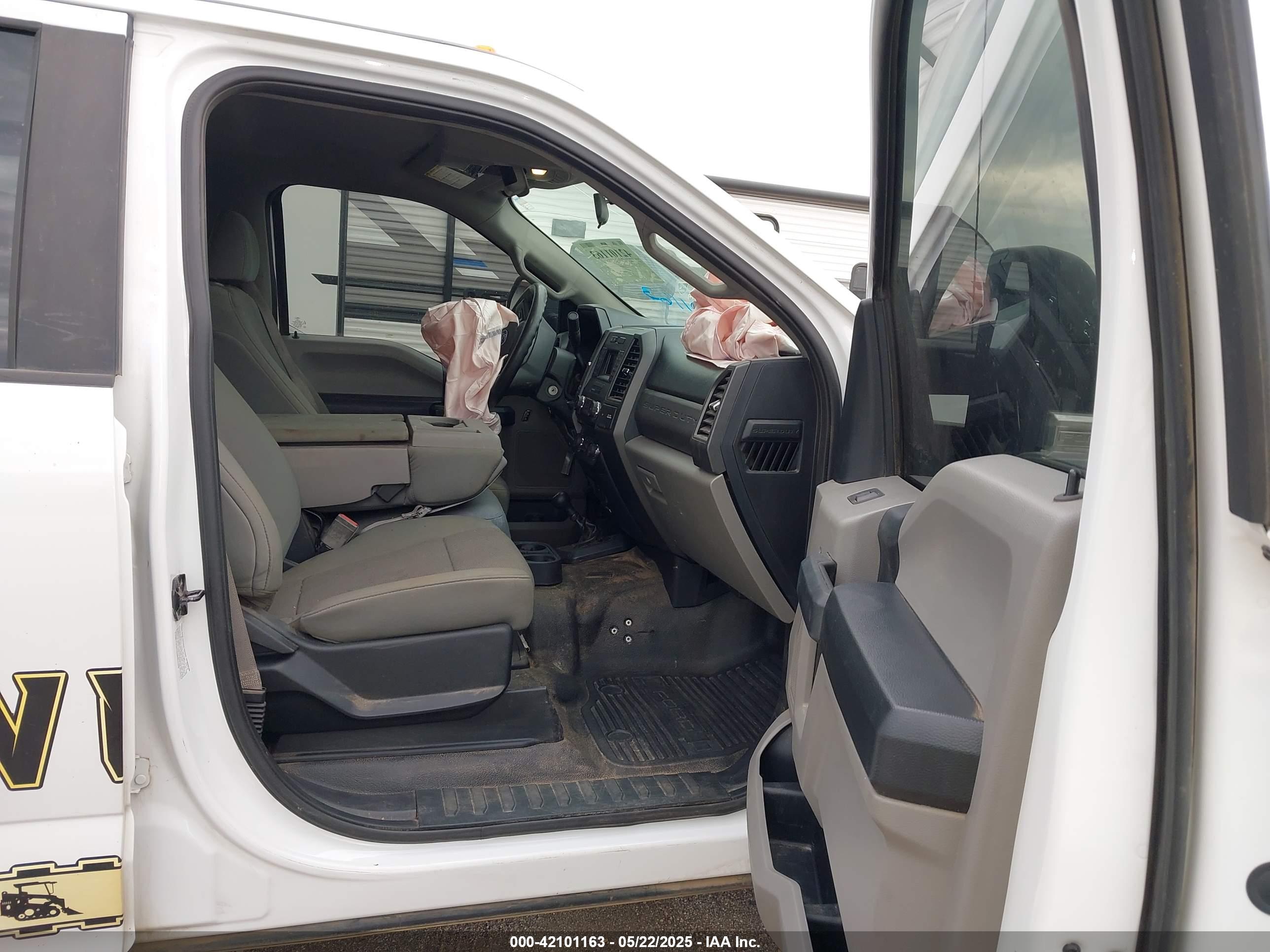 FORD F-550 image 8