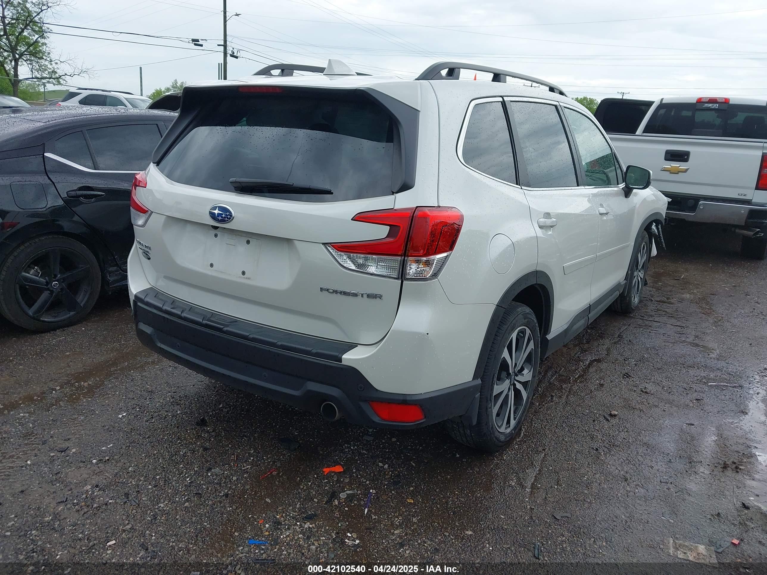 SUBARU FORESTER image 4