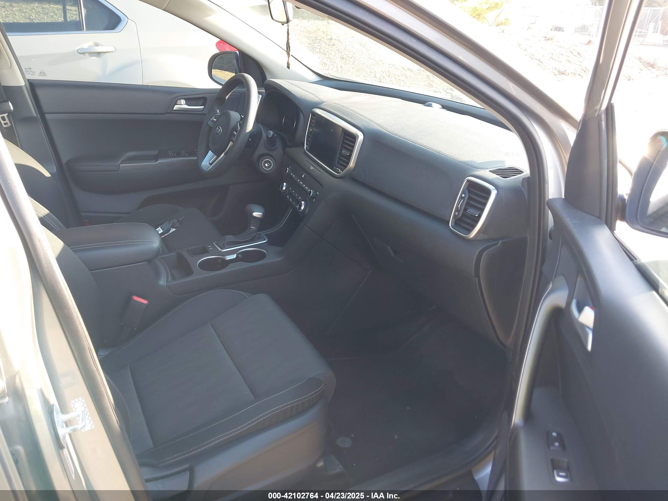 KIA SPORTAGE image 5